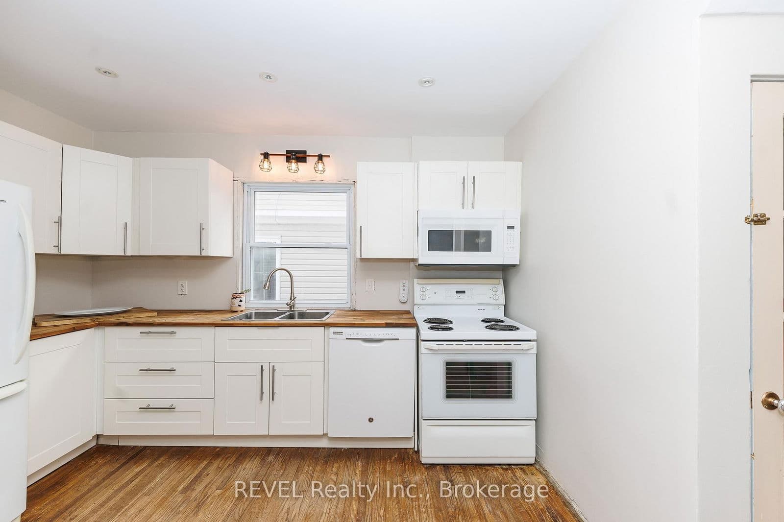 Detached at 5113 Willmott Street, Niagara Falls, ON - Photo 14 - RE/MAX Garden City Realty