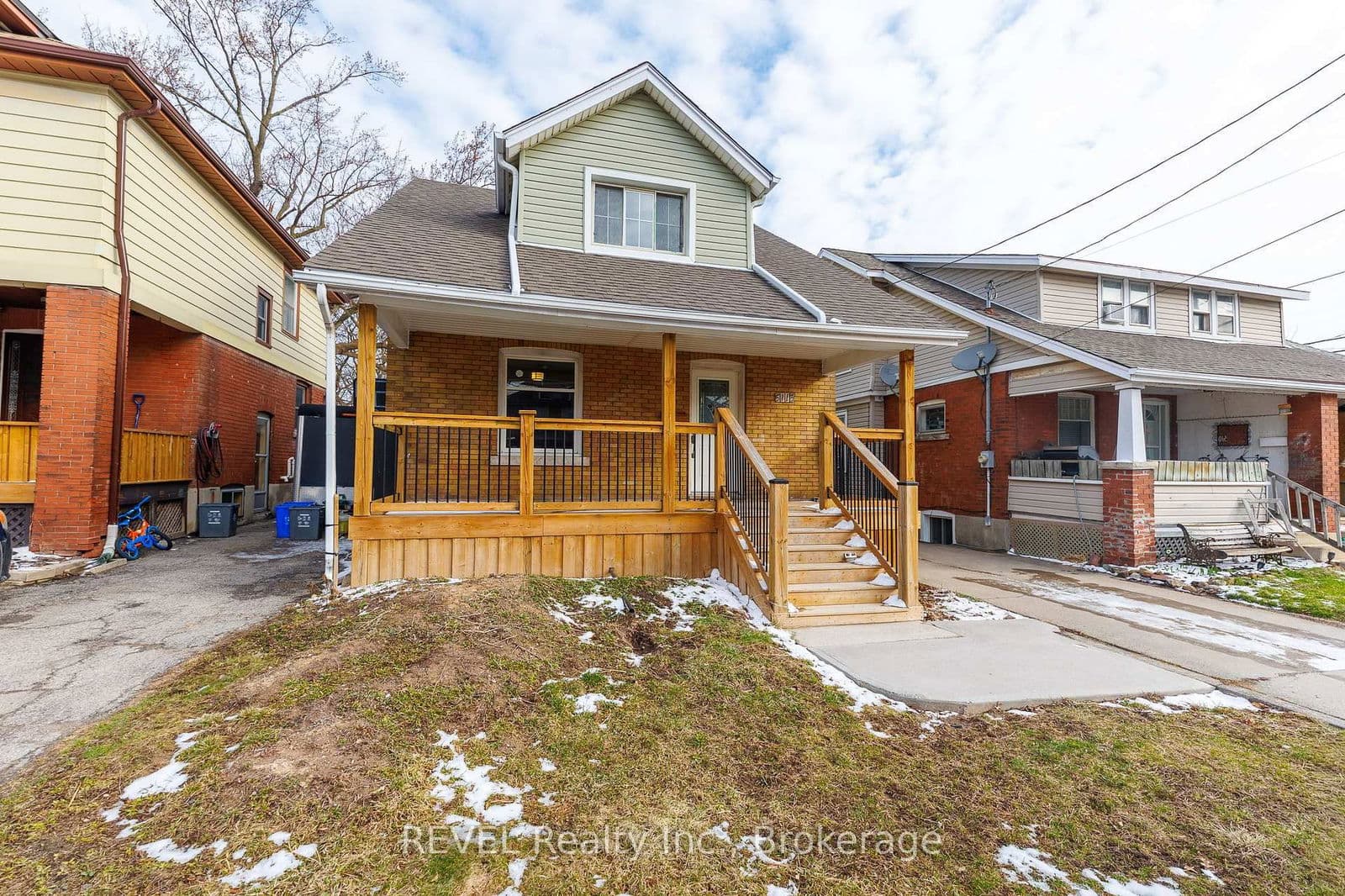 Detached at 5113 Willmott Street, Niagara Falls, ON - Photo 2 - RE/MAX Garden City Realty