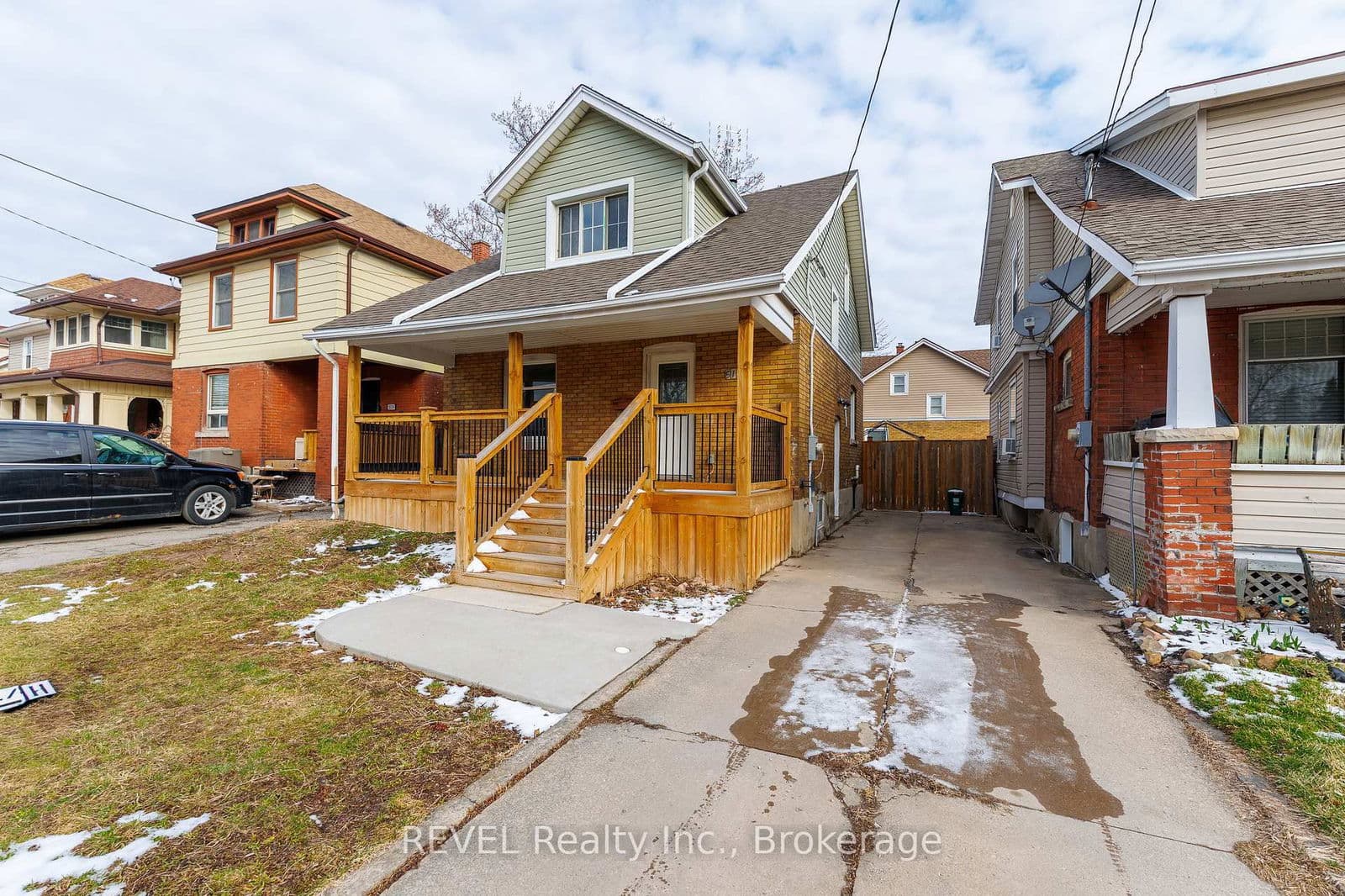 Detached at 5113 Willmott Street, Niagara Falls, ON - Photo 3 - RE/MAX Garden City Realty