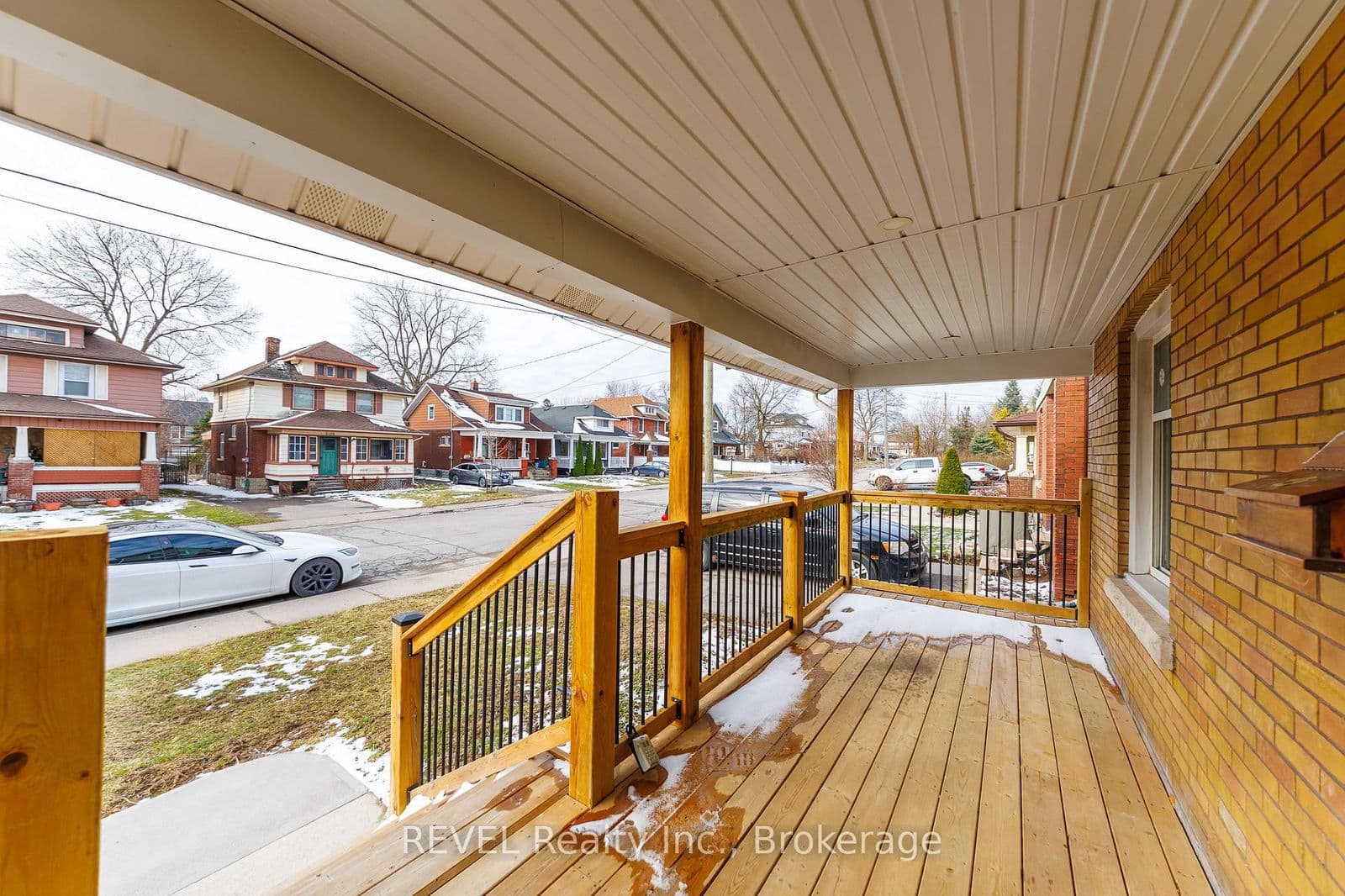 Detached at 5113 Willmott Street, Niagara Falls, ON - Photo 4 - RE/MAX Garden City Realty