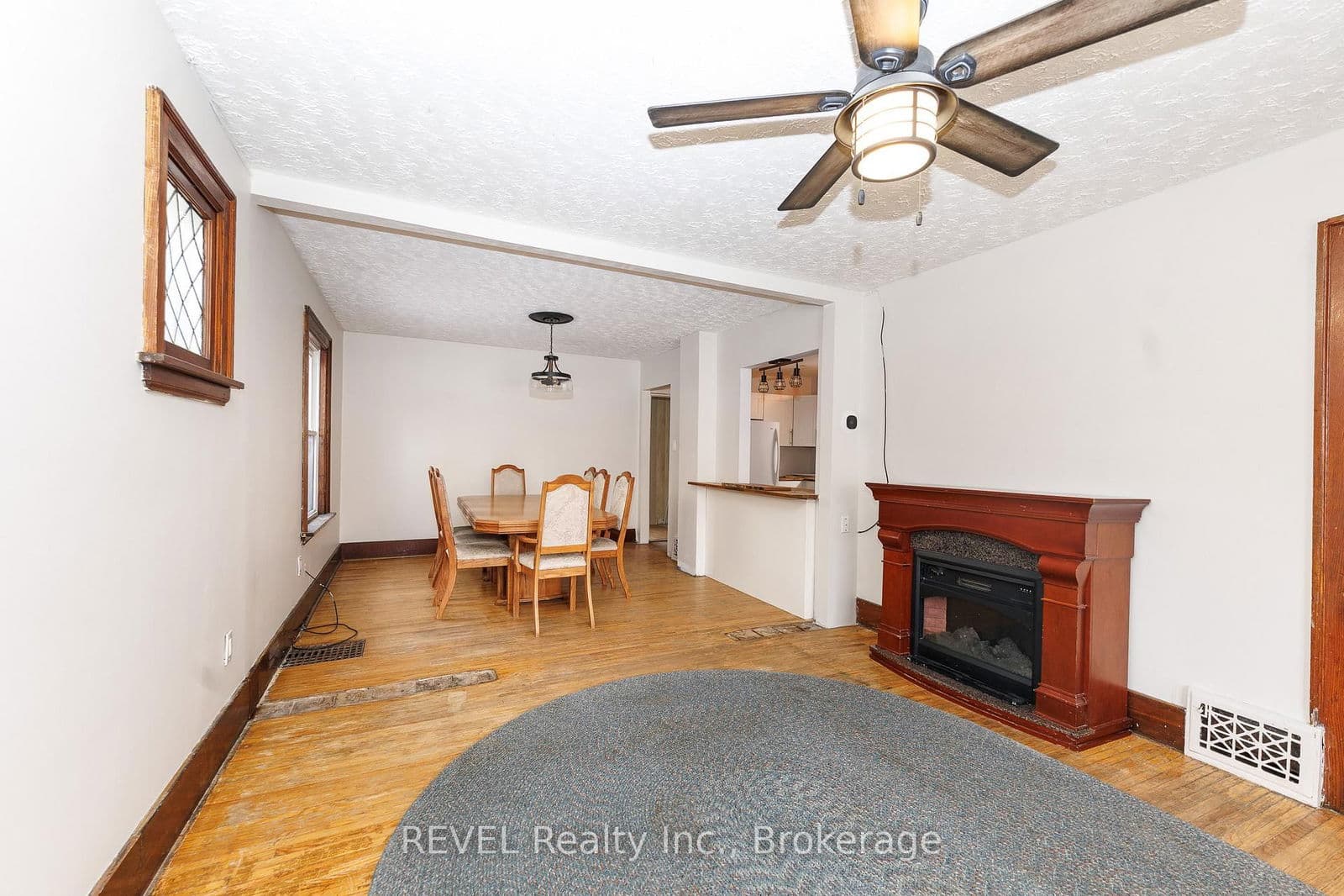 Detached at 5113 Willmott Street, Niagara Falls, ON - Photo 9 - RE/MAX Garden City Realty