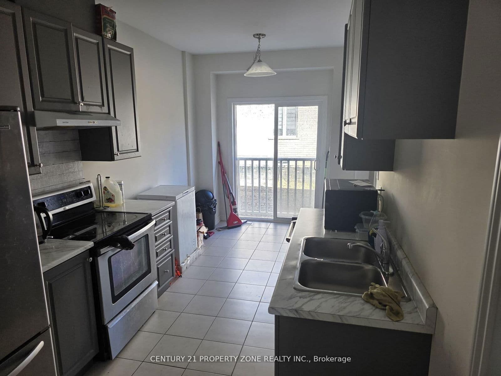 Att/Row/Townhouse at 36 Bruton Street, Thorold, ON - Photo 5 - RE/MAX Garden City Realty