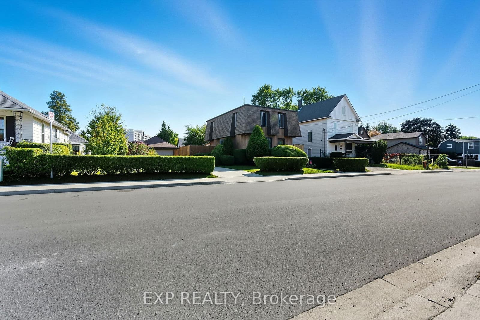 Detached at 5904 Prospect Street, Niagara Falls, ON - Photo 3 - RE/MAX Garden City Realty