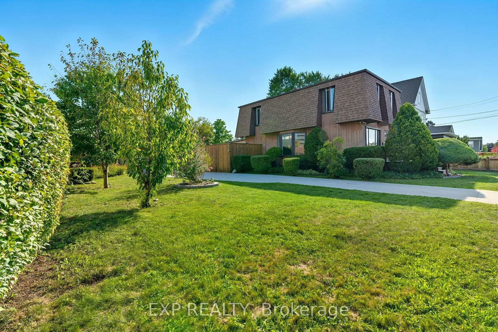 Detached at 5904 Prospect Street, Niagara Falls, ON - Photo 5 - RE/MAX Garden City Realty