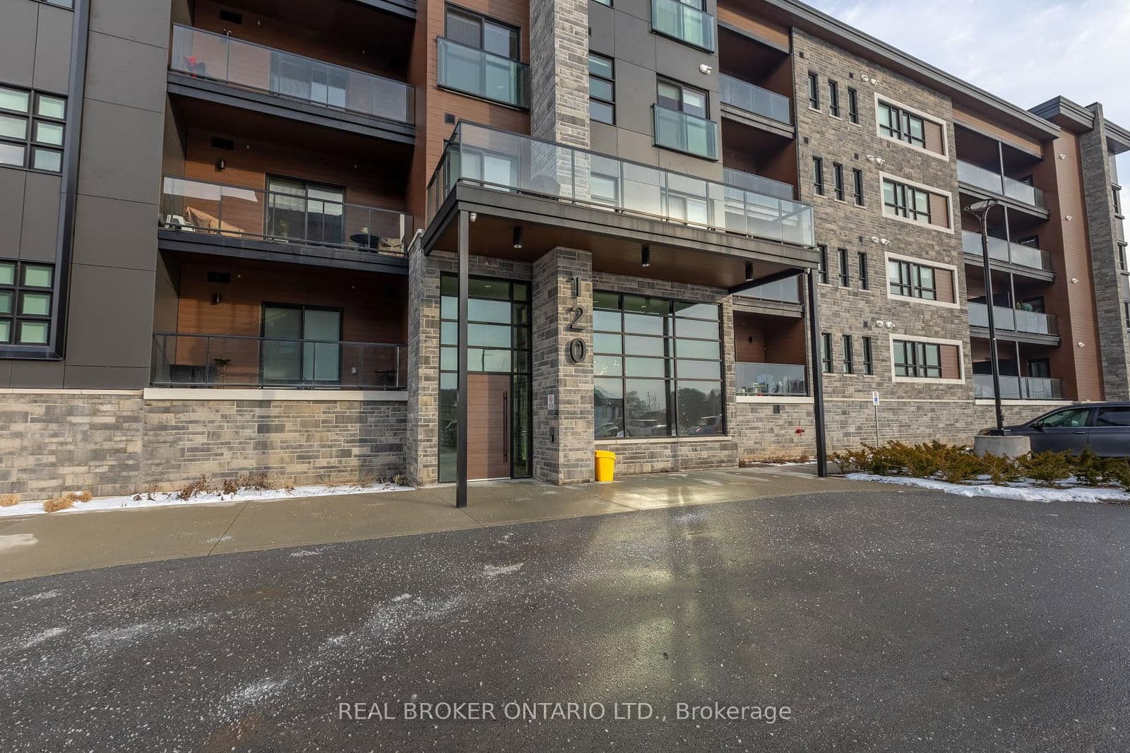 Condo Apartment at 300- 120 Summersides Boulevard, Pelham, ON - Photo 2 - RE/MAX Garden City Realty