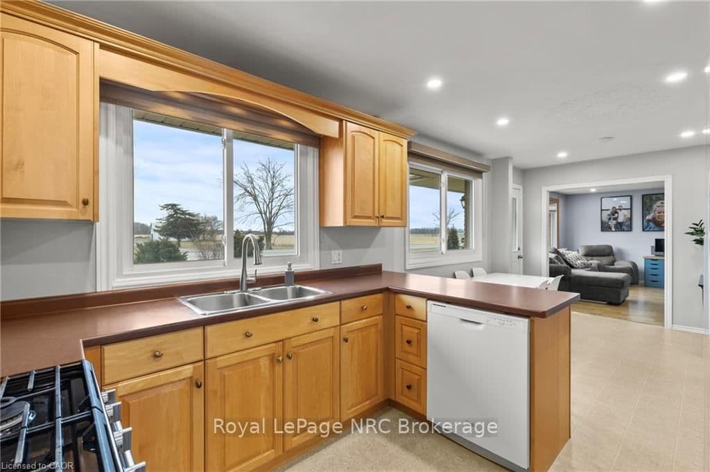 Detached at 5993 Silver Street, West Lincoln, ON - Photo 11 - RE/MAX Garden City Realty