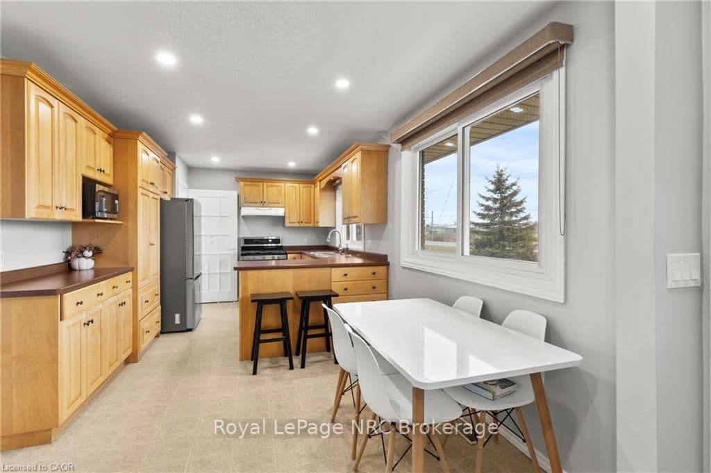 Detached at 5993 Silver Street, West Lincoln, ON - Photo 6 - RE/MAX Garden City Realty