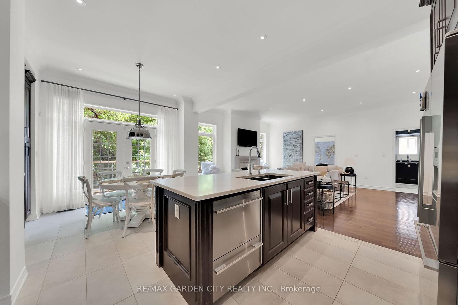 Detached at 6 VANDERBURGH Lane, Grimsby, ON - Photo 10 - RE/MAX Garden City Realty