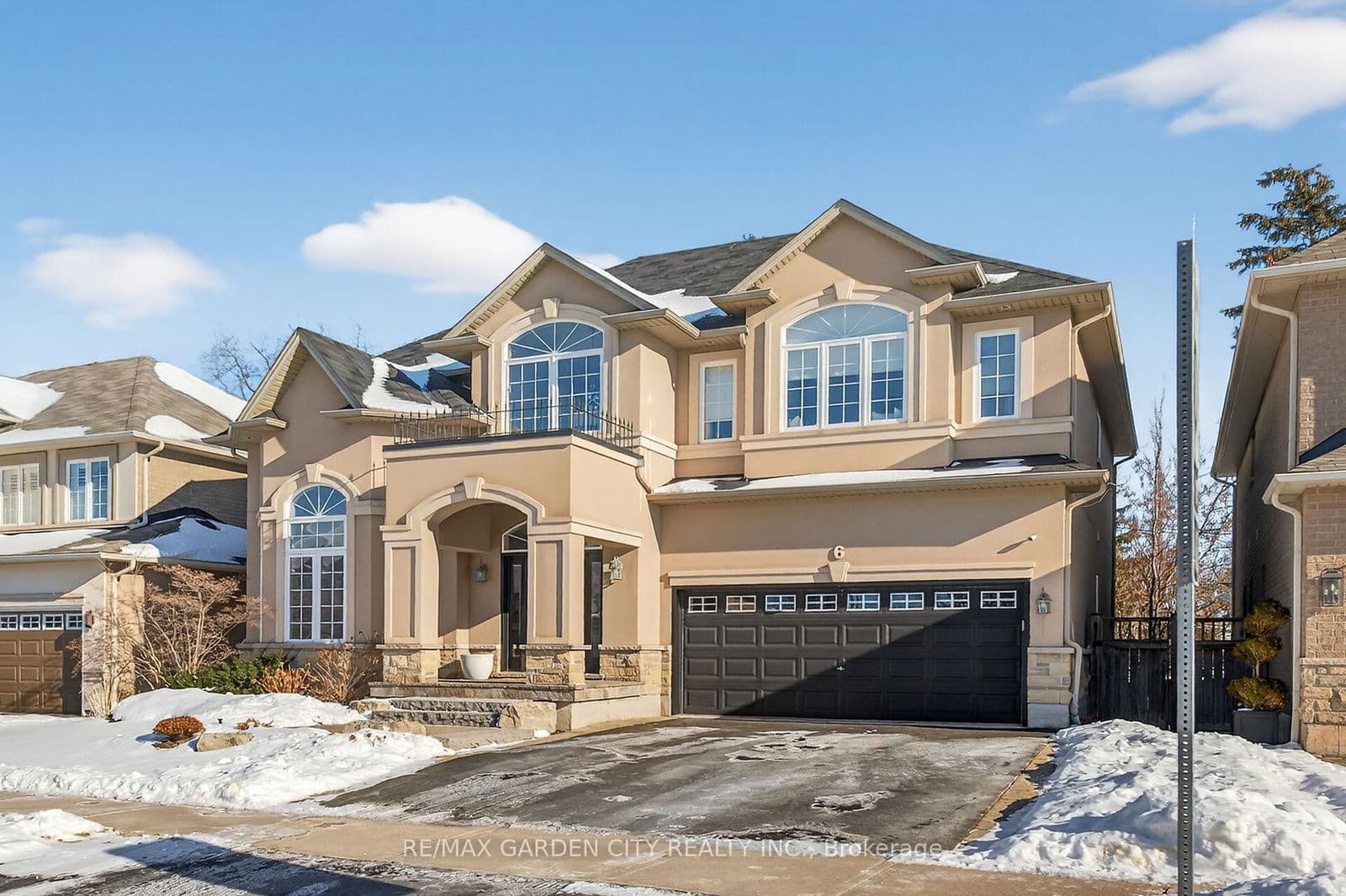 Detached at 6 VANDERBURGH Lane, Grimsby, ON - Photo 2 - RE/MAX Garden City Realty