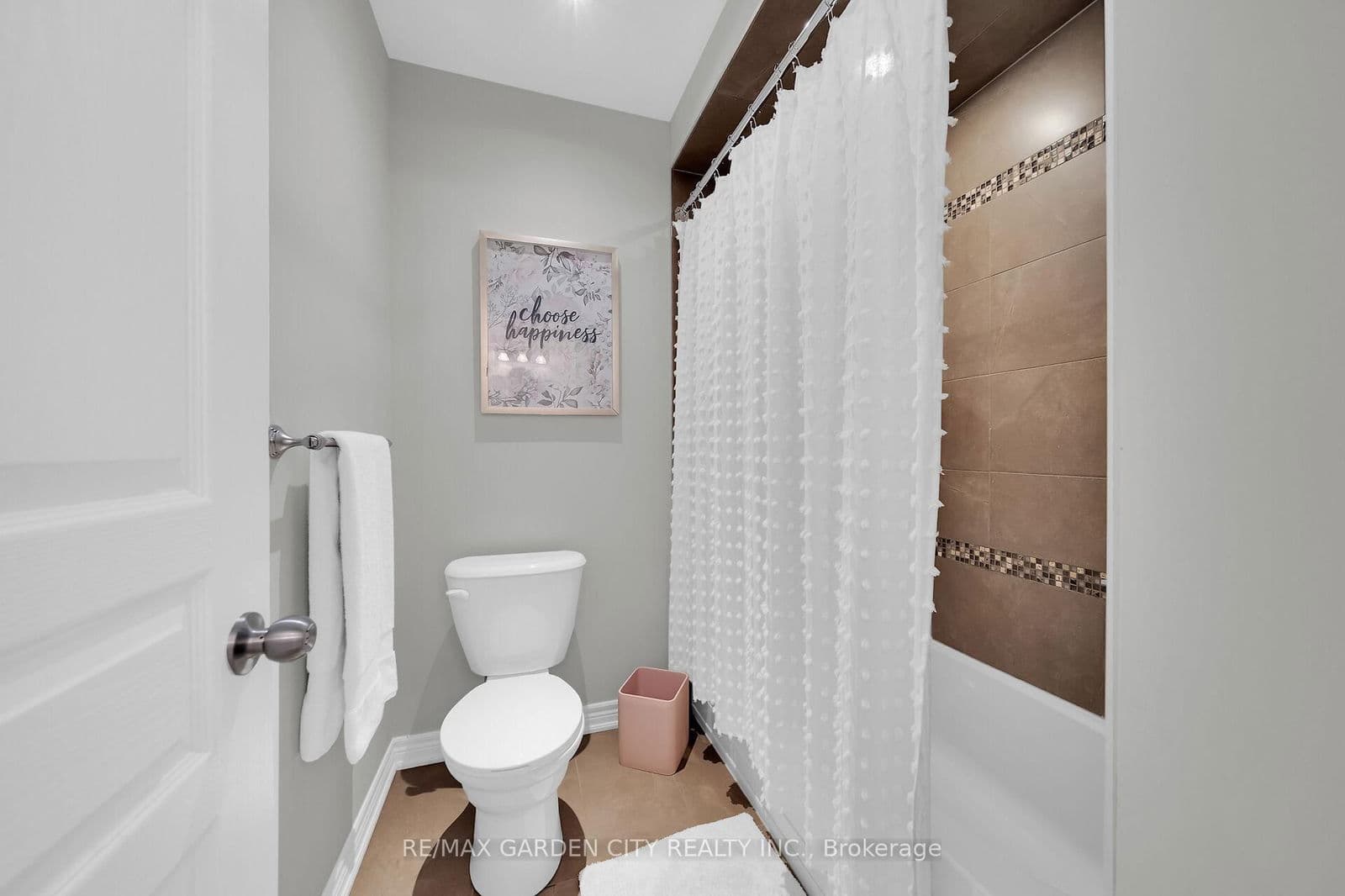 Detached at 6 VANDERBURGH Lane, Grimsby, ON - Photo 33 - RE/MAX Garden City Realty