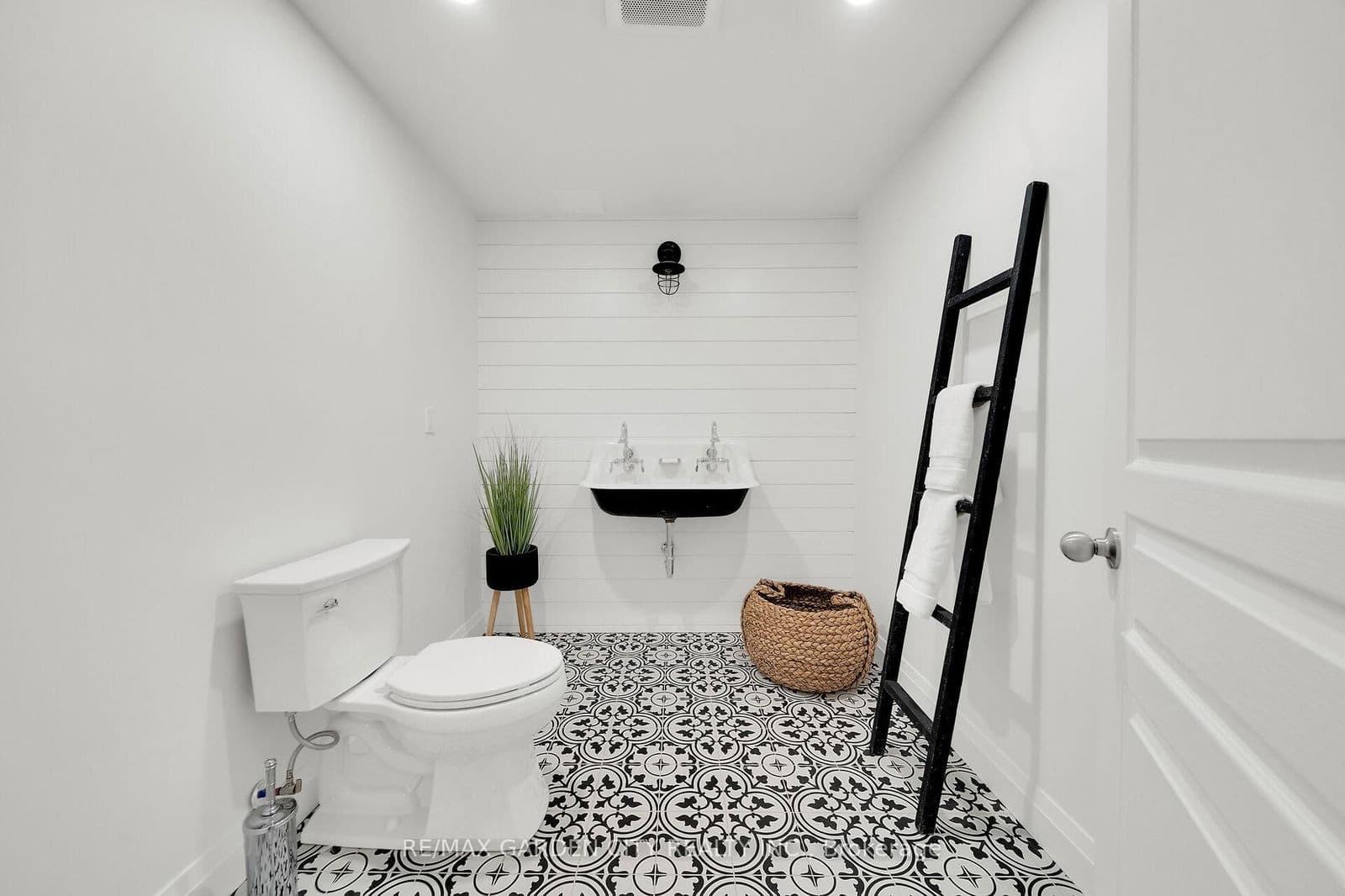 Detached at 6 VANDERBURGH Lane, Grimsby, ON - Photo 44 - RE/MAX Garden City Realty