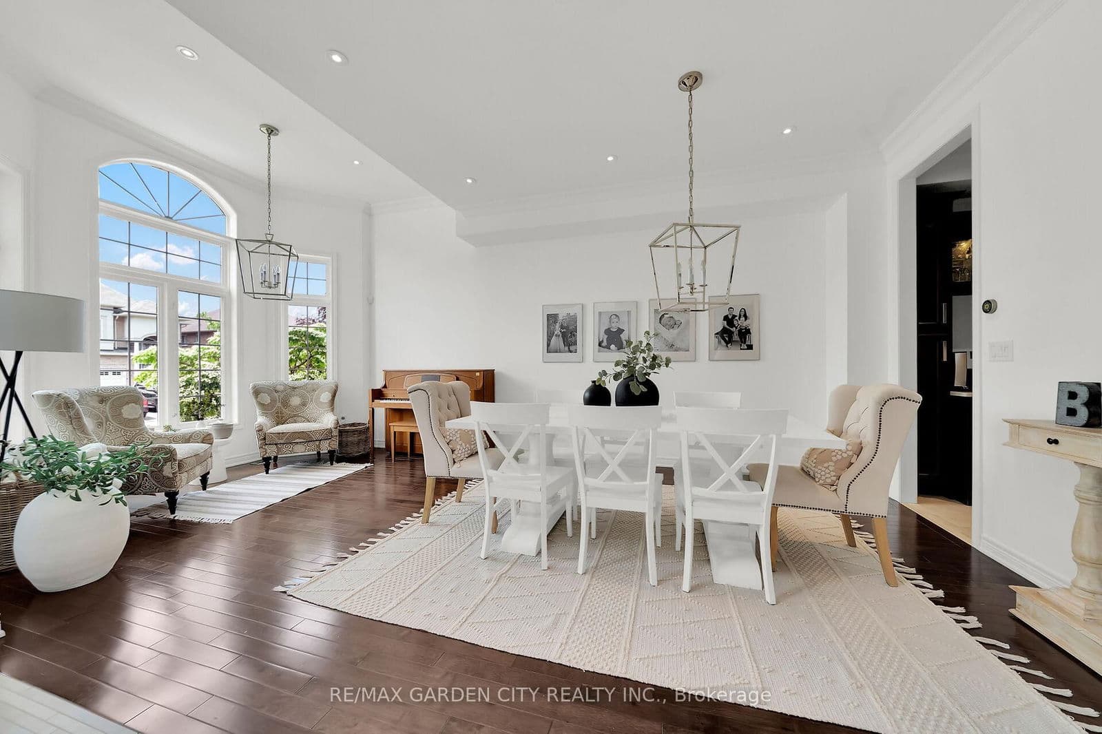 Detached at 6 VANDERBURGH Lane, Grimsby, ON - Photo 6 - RE/MAX Garden City Realty