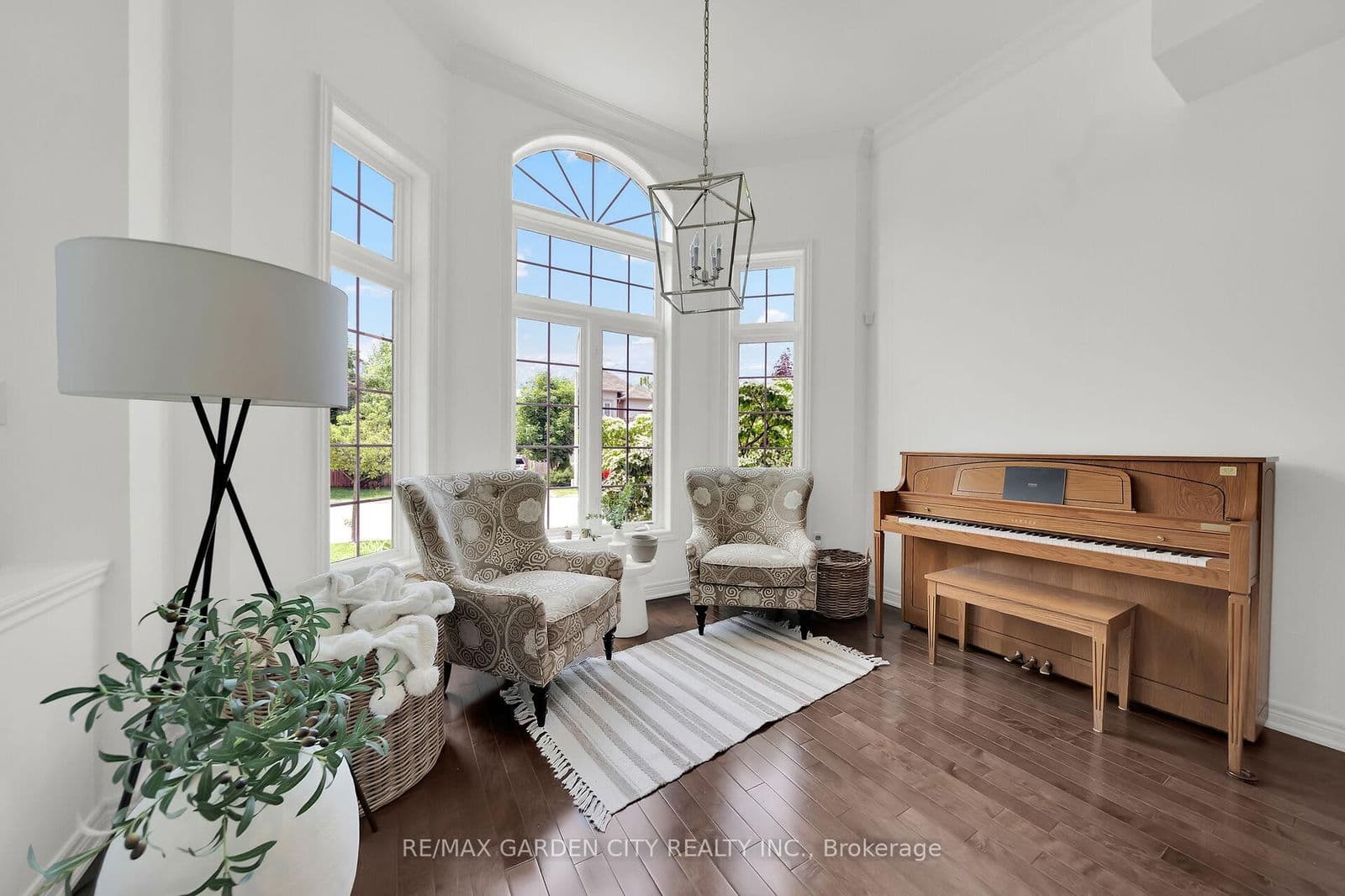 Detached at 6 VANDERBURGH Lane, Grimsby, ON - Photo 7 - RE/MAX Garden City Realty