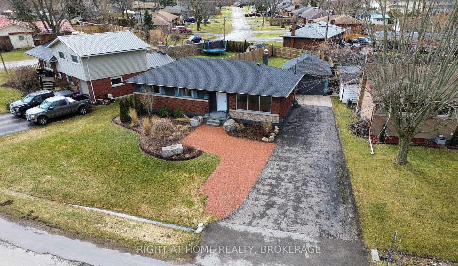 Detached at 105 Glenwood Parkway, Welland, ON - Photo 25 - RE/MAX Garden City Realty