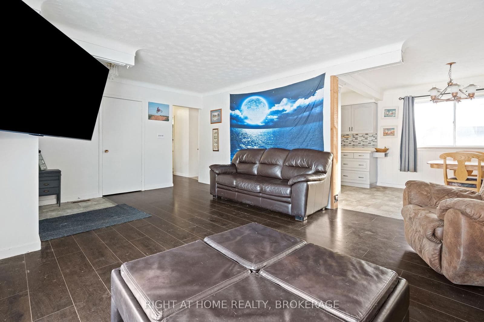 Detached at 105 Glenwood Parkway, Welland, ON - Photo 5 - RE/MAX Garden City Realty