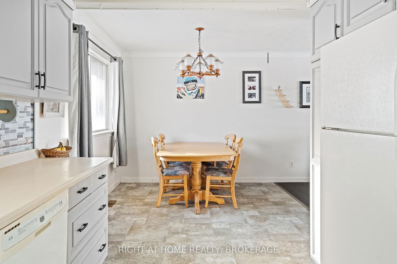 Detached at 105 Glenwood Parkway, Welland, ON - Photo 9 - RE/MAX Garden City Realty