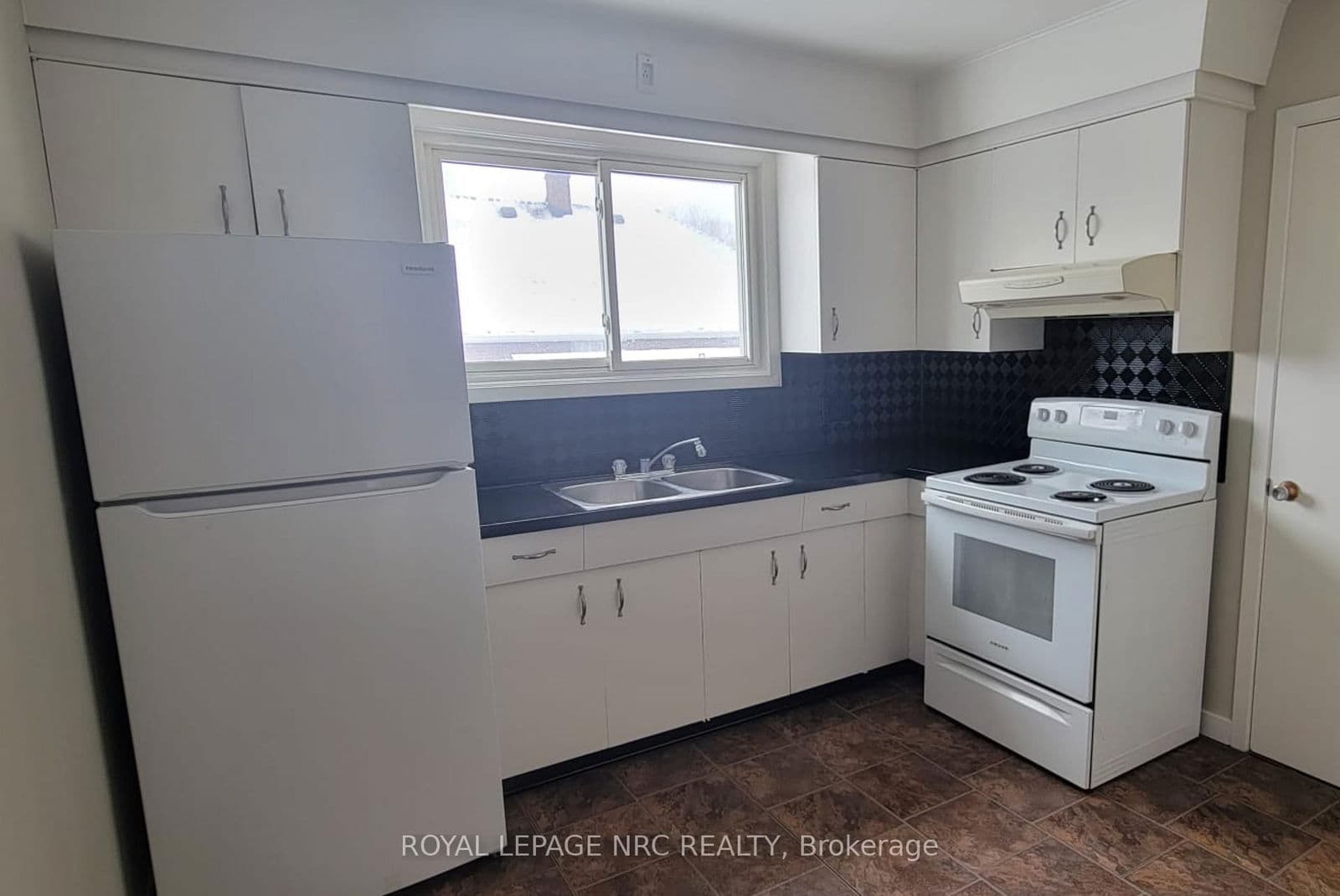 Att/Row/Townhouse at Unit 1- 402 Fares Street, Port Colborne, ON - Photo 4 - RE/MAX Garden City Realty