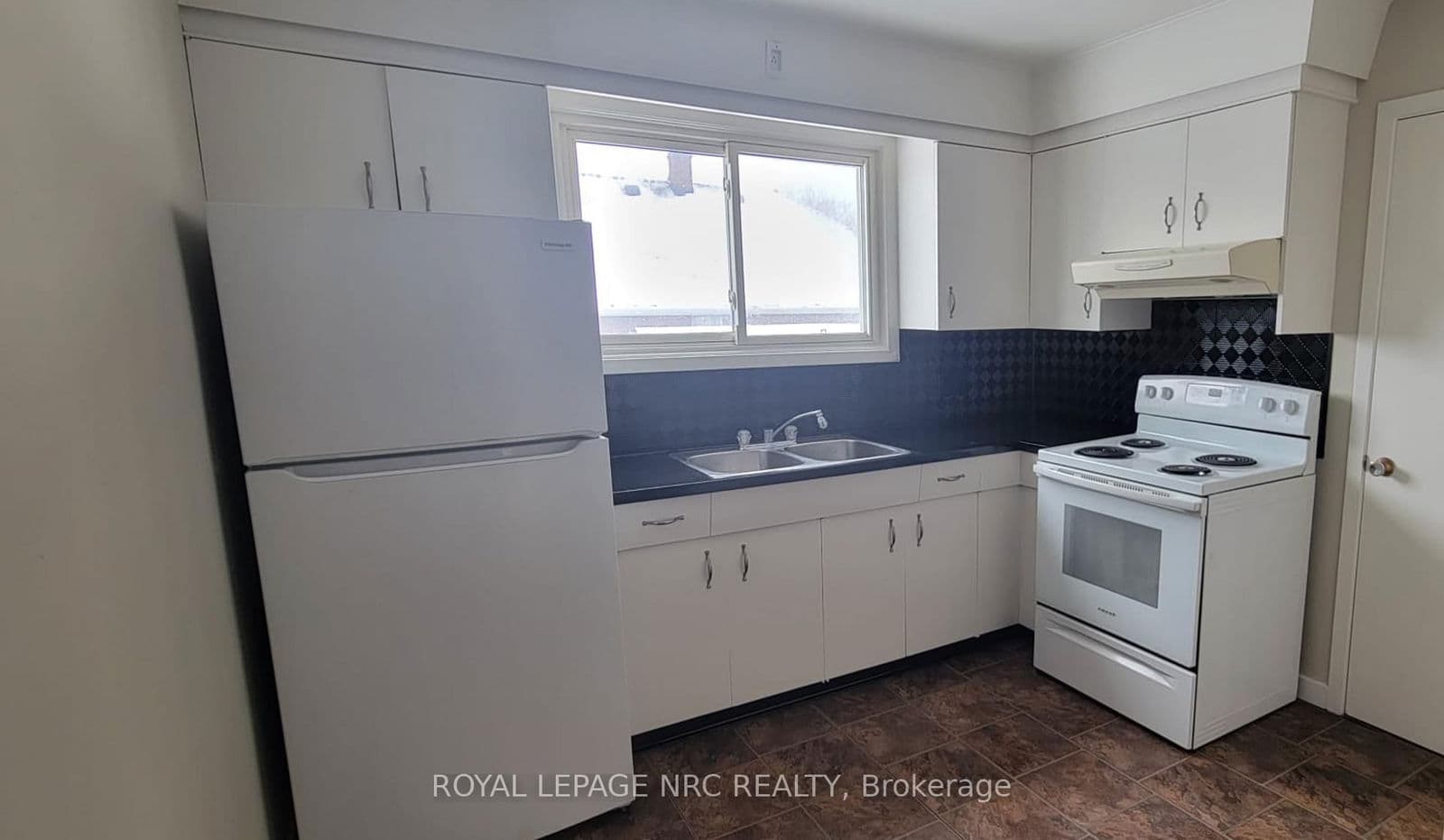 Att/Row/Townhouse at Unit 1- 402 Fares Street, Port Colborne, ON - Photo 5 - RE/MAX Garden City Realty