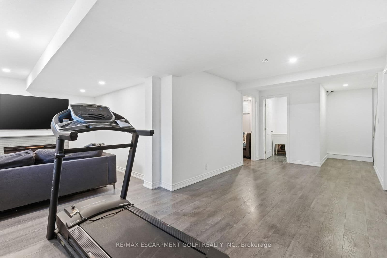 Detached at 914 Burwell Street, Fort Erie, ON - Photo 17 - RE/MAX Garden City Realty