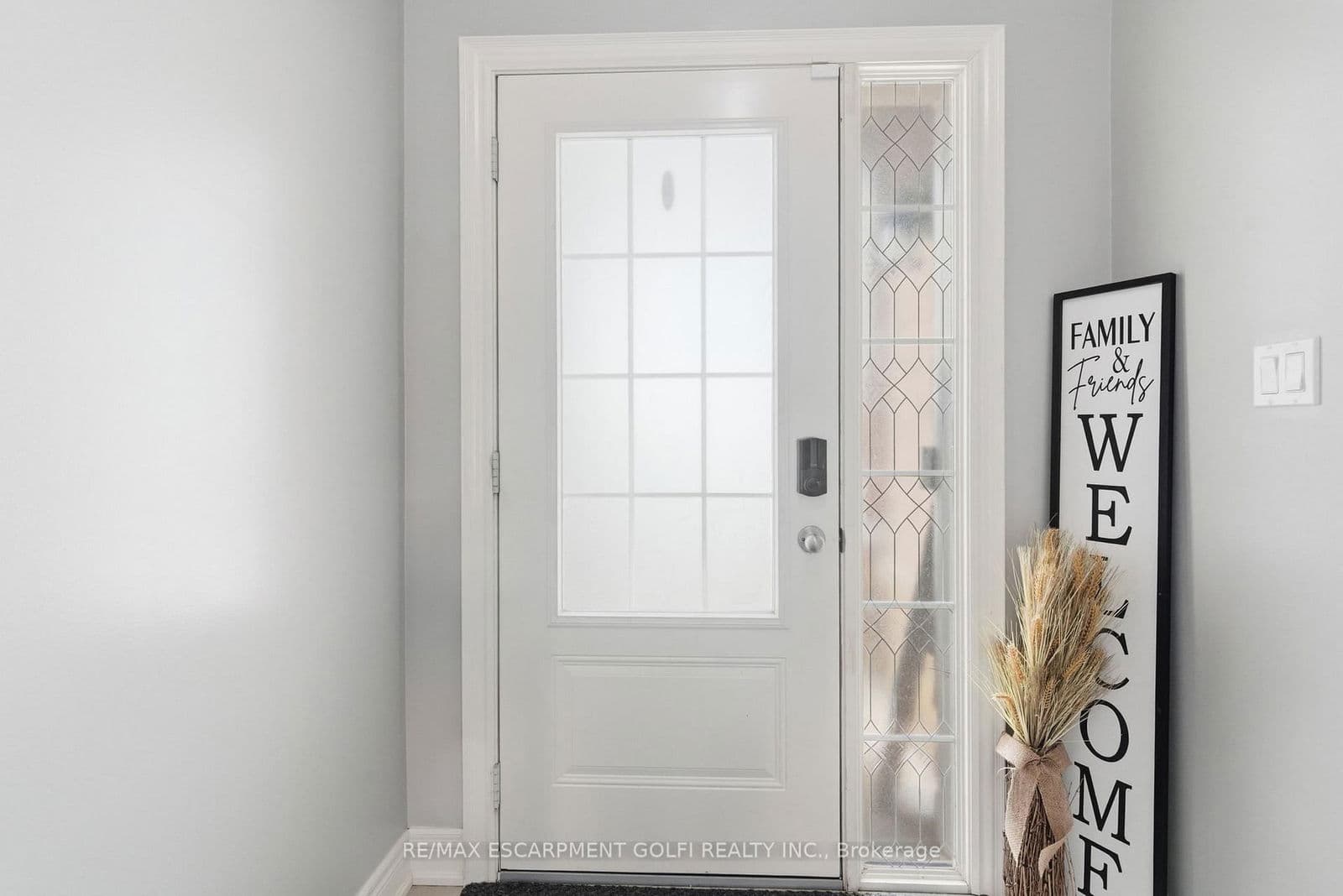 Detached at 914 Burwell Street, Fort Erie, ON - Photo 3 - RE/MAX Garden City Realty