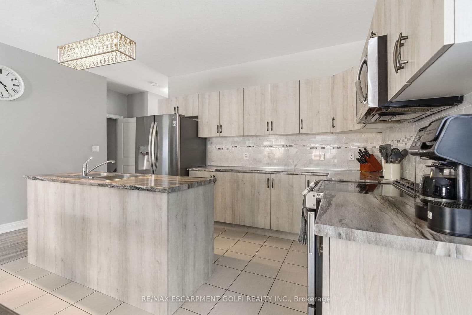 Detached at 914 Burwell Street, Fort Erie, ON - Photo 5 - RE/MAX Garden City Realty