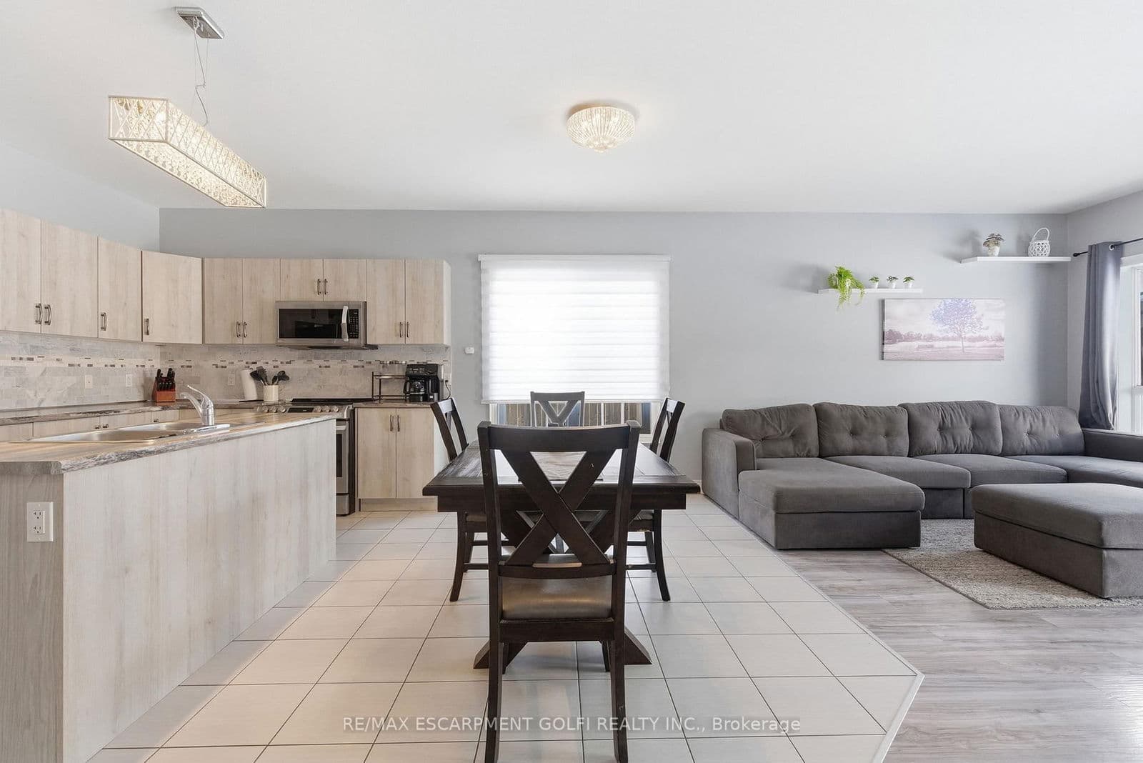 Detached at 914 Burwell Street, Fort Erie, ON - Photo 6 - RE/MAX Garden City Realty