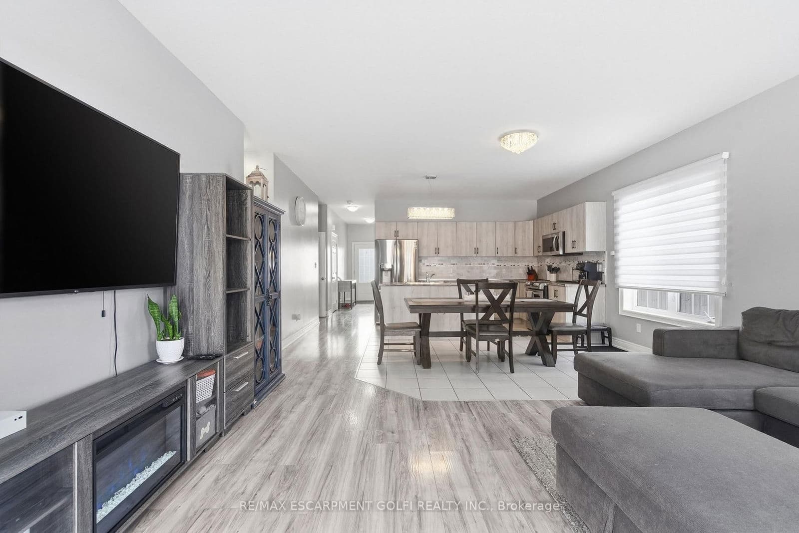 Detached at 914 Burwell Street, Fort Erie, ON - Photo 7 - RE/MAX Garden City Realty