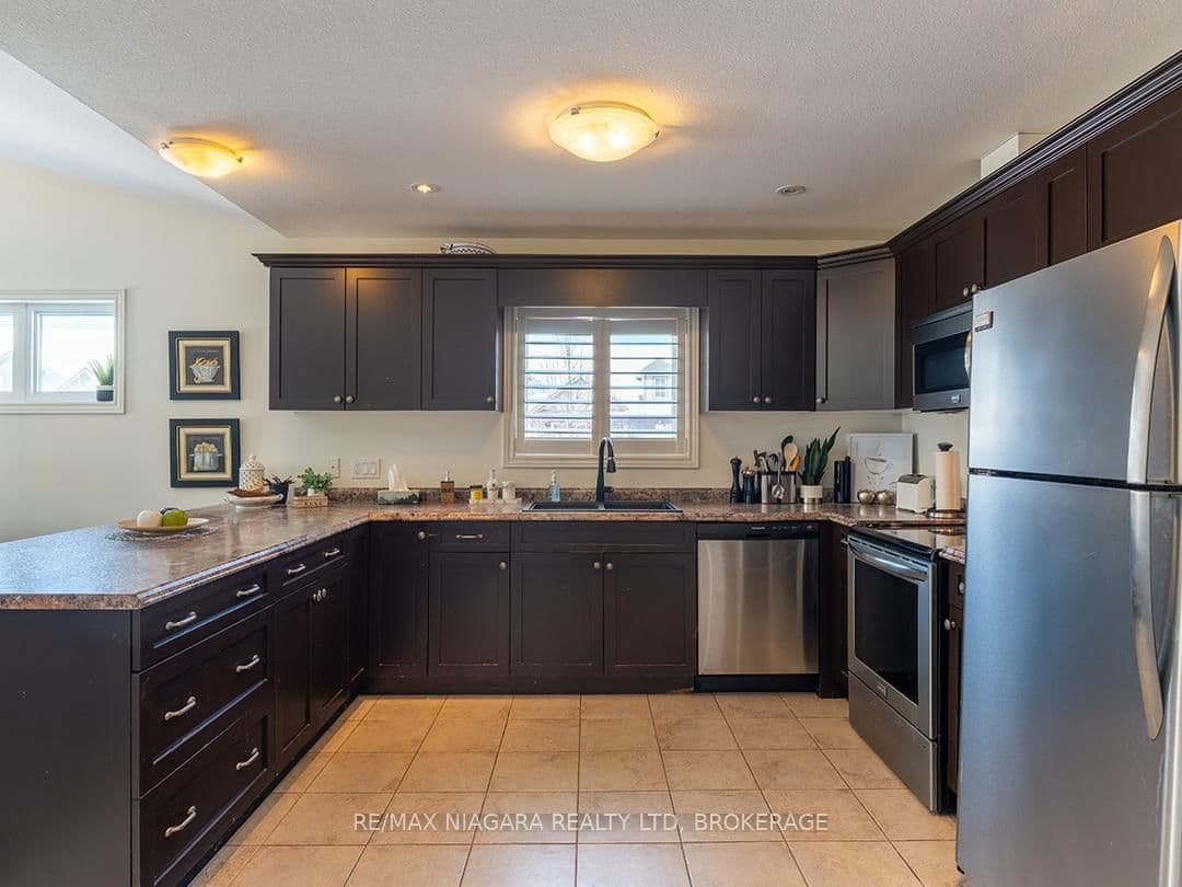 Att/Row/Townhouse at 63 Falcon Drive, Welland, ON - Photo 7 - RE/MAX Garden City Realty