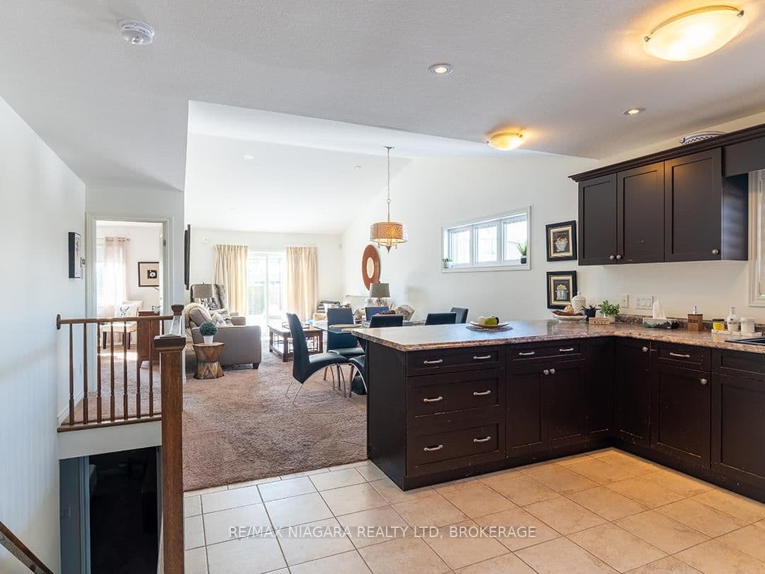 Att/Row/Townhouse at 63 Falcon Drive, Welland, ON - Photo 8 - RE/MAX Garden City Realty