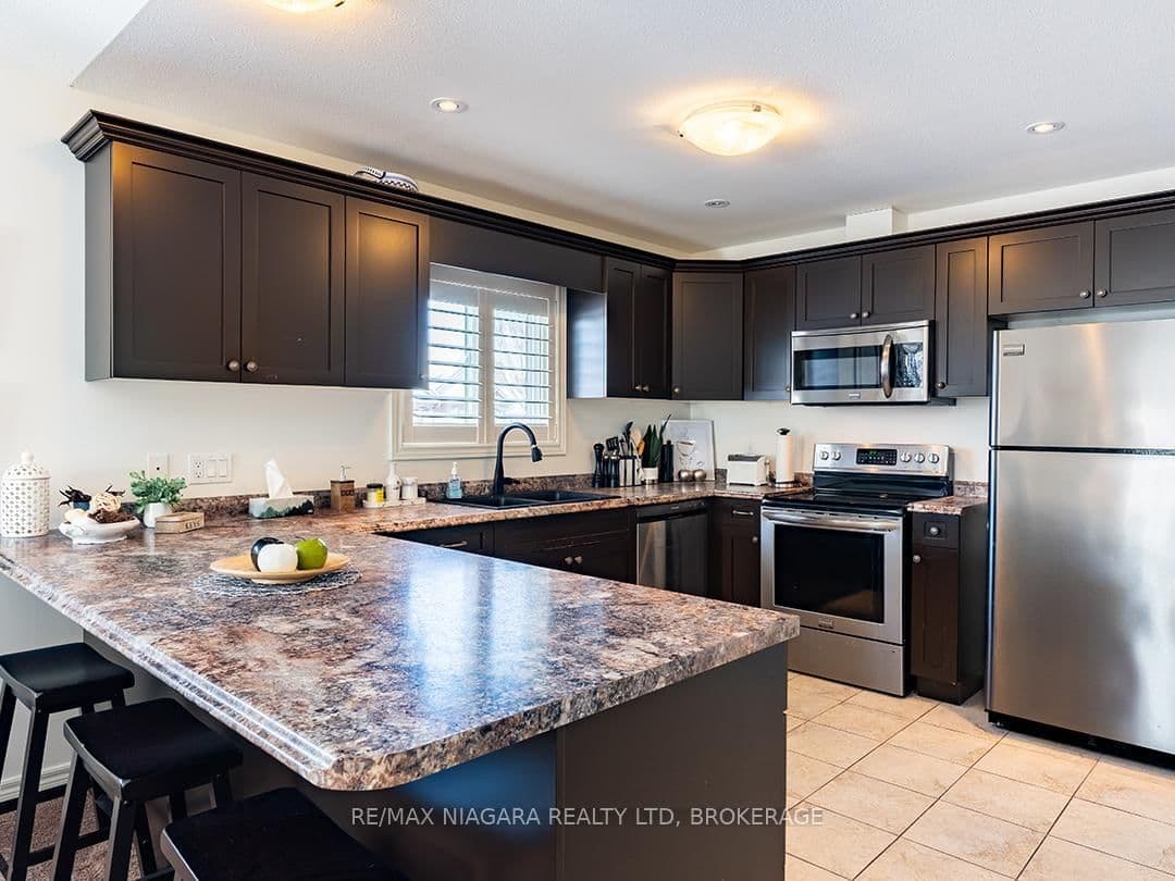 Att/Row/Townhouse at 63 Falcon Drive, Welland, ON - Photo 9 - RE/MAX Garden City Realty