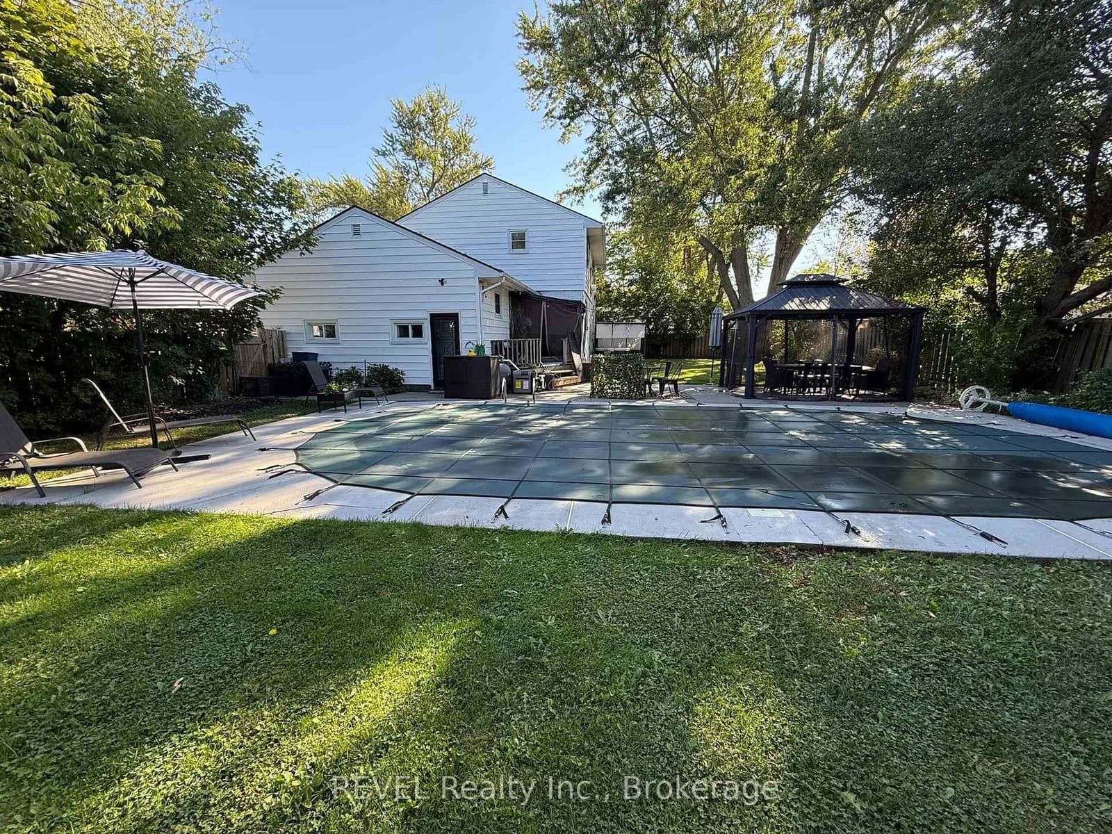 Detached at 10 Laughlin Place, Welland, ON - Photo 10 - RE/MAX Garden City Realty