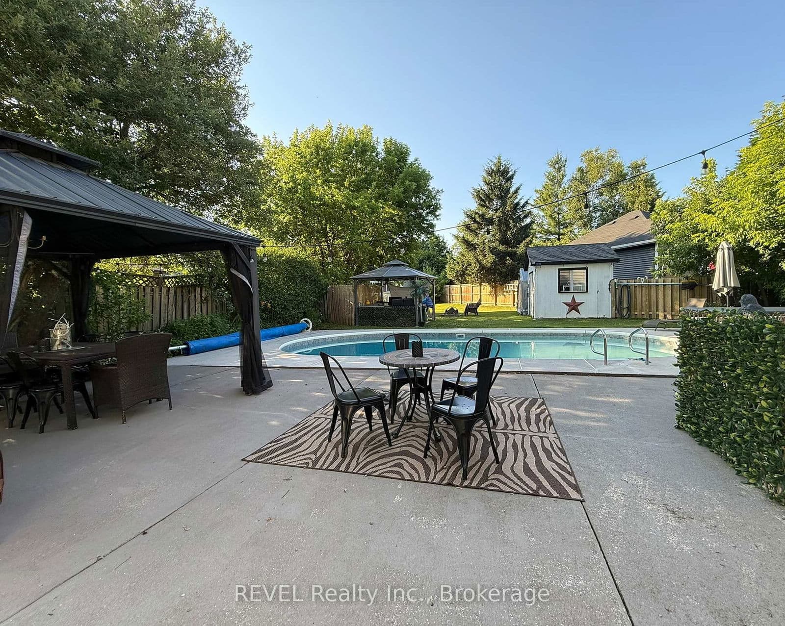 Detached at 10 Laughlin Place, Welland, ON - Photo 2 - RE/MAX Garden City Realty