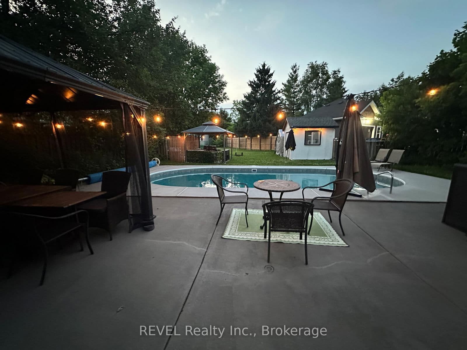 Detached at 10 Laughlin Place, Welland, ON - Photo 3 - RE/MAX Garden City Realty