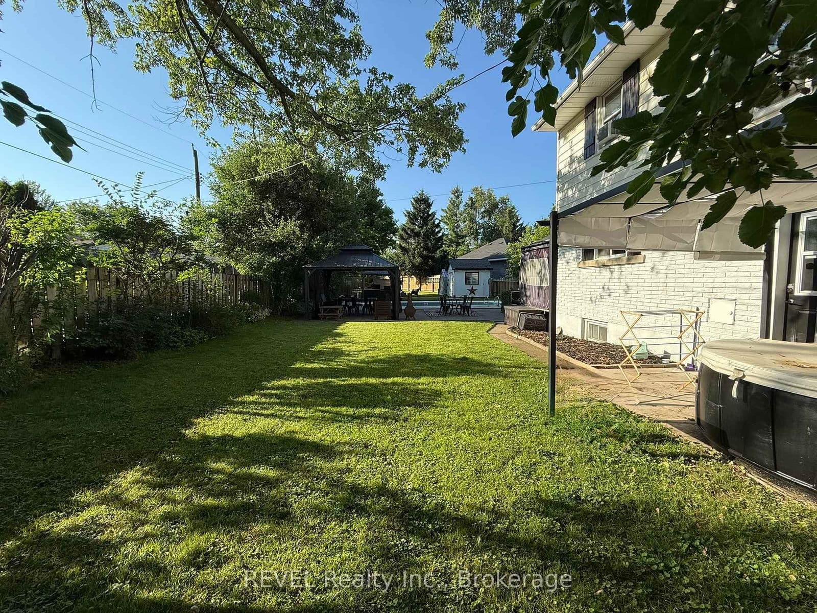 Detached at 10 Laughlin Place, Welland, ON - Photo 8 - RE/MAX Garden City Realty