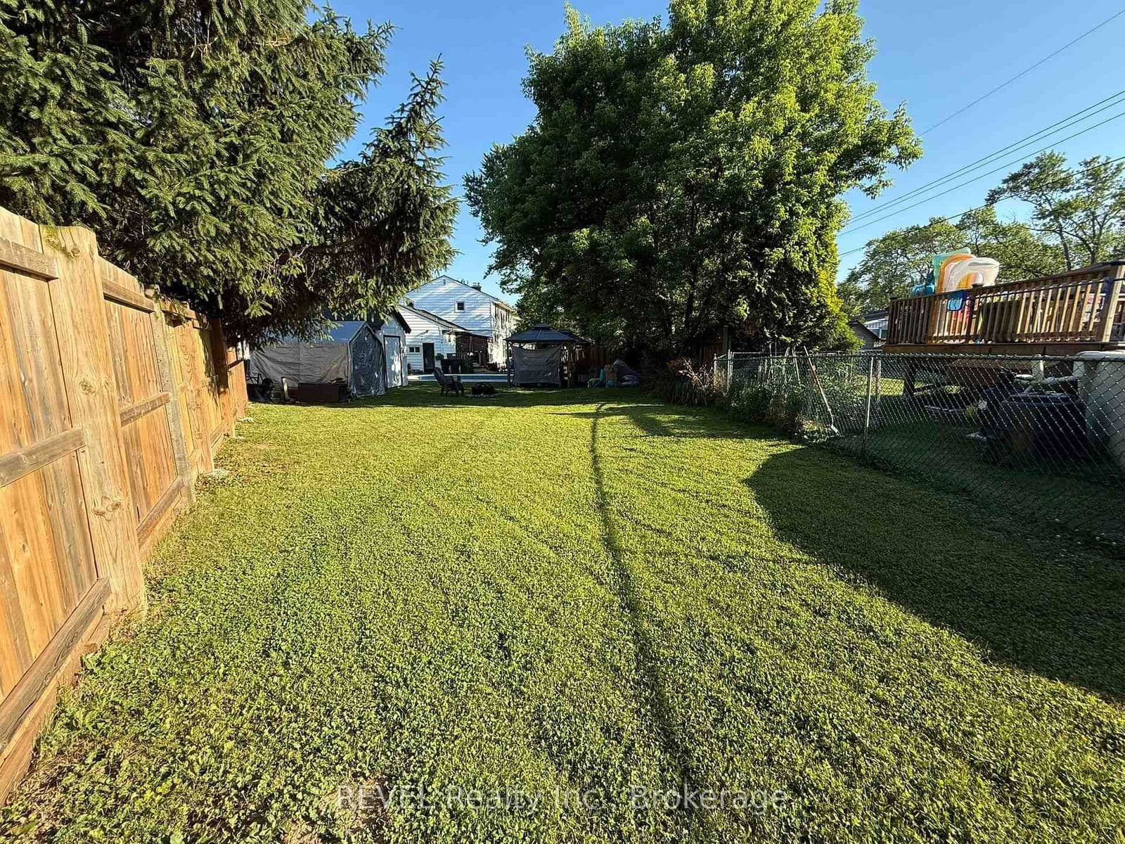 Detached at 10 Laughlin Place, Welland, ON - Photo 9 - RE/MAX Garden City Realty