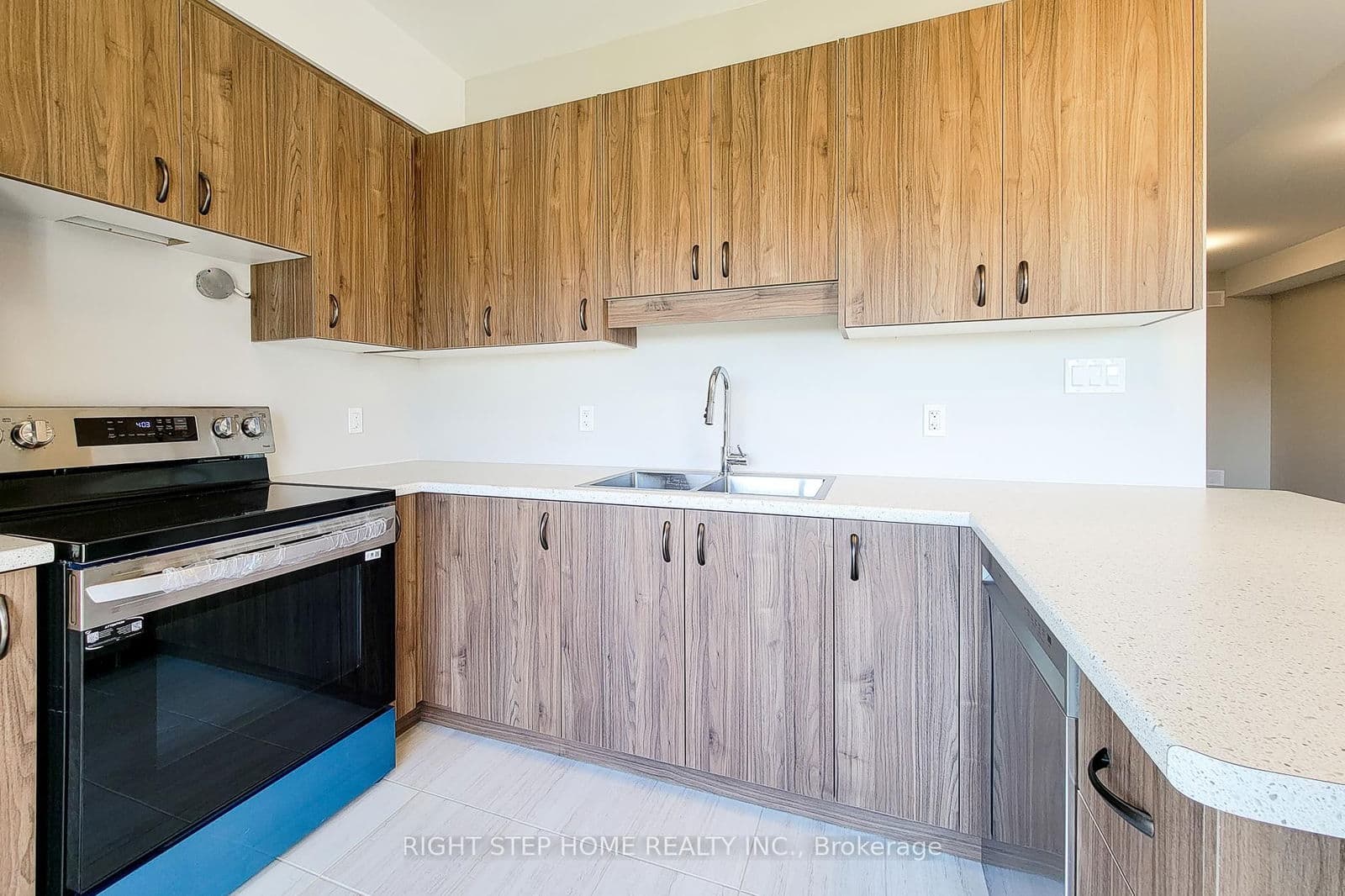 Condo Townhouse at 9 Mann Trail, Welland, ON - Photo 11 - RE/MAX Garden City Realty