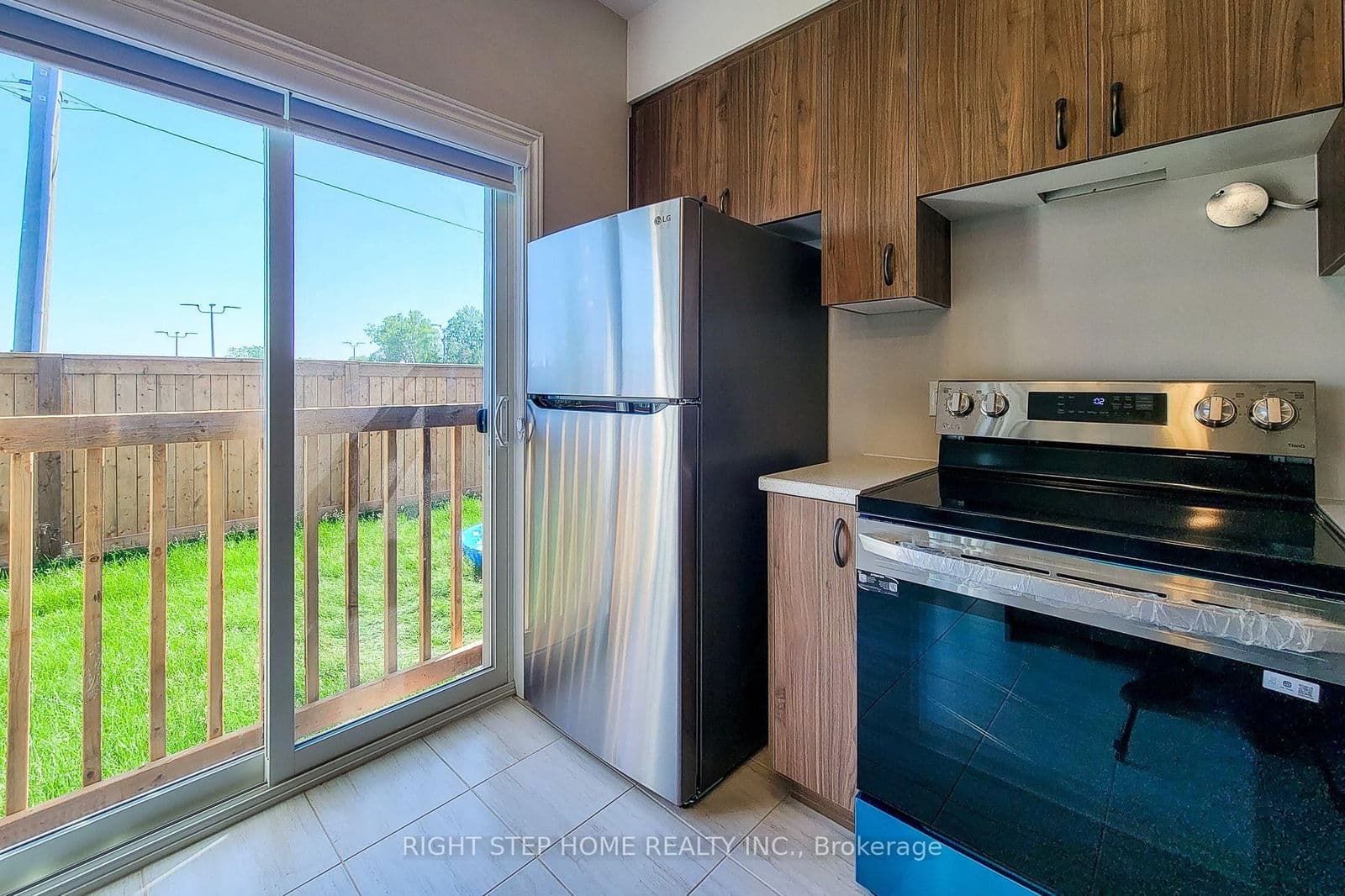 Condo Townhouse at 9 Mann Trail, Welland, ON - Photo 12 - RE/MAX Garden City Realty