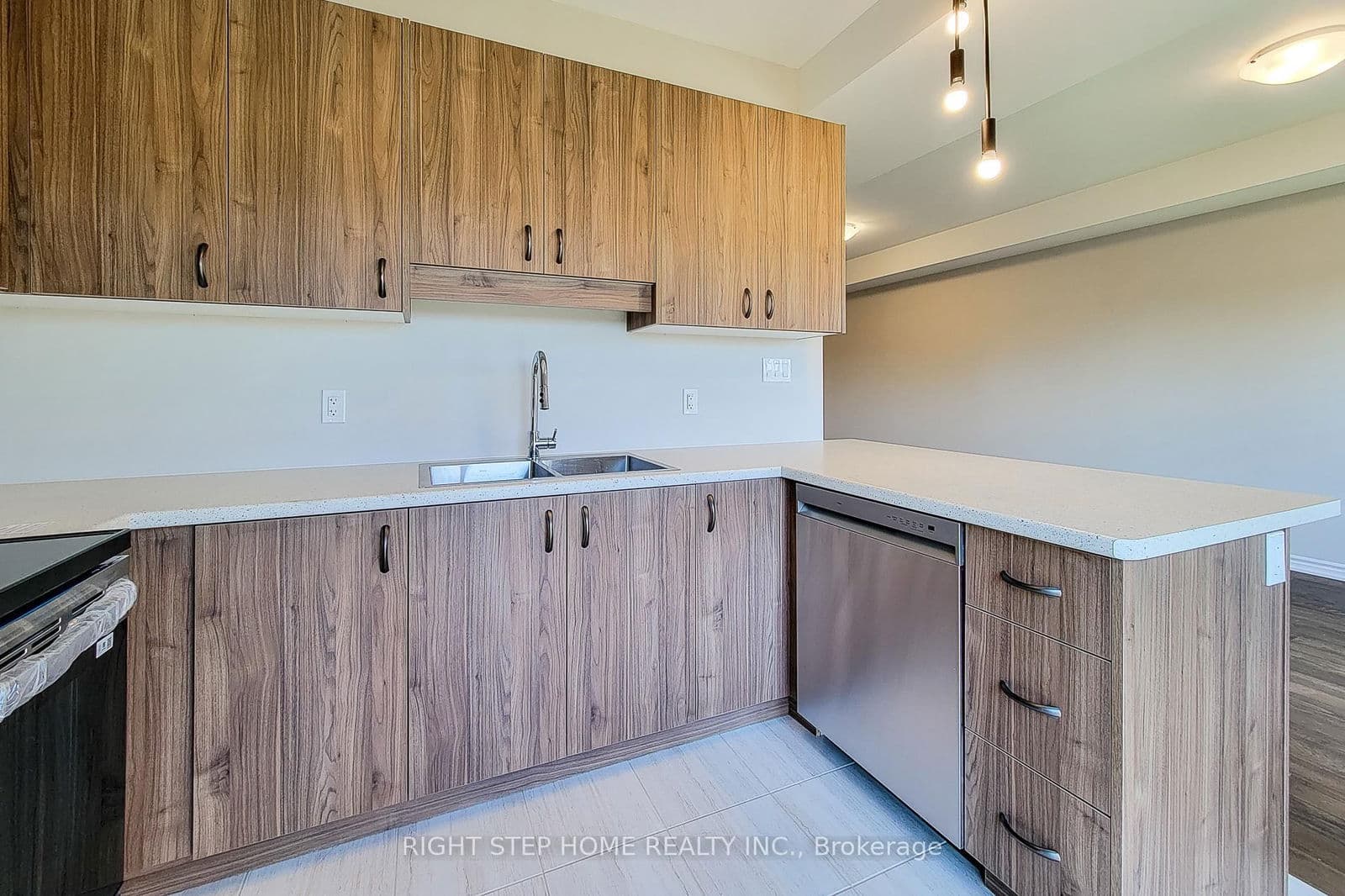 Condo Townhouse at 9 Mann Trail, Welland, ON - Photo 13 - RE/MAX Garden City Realty