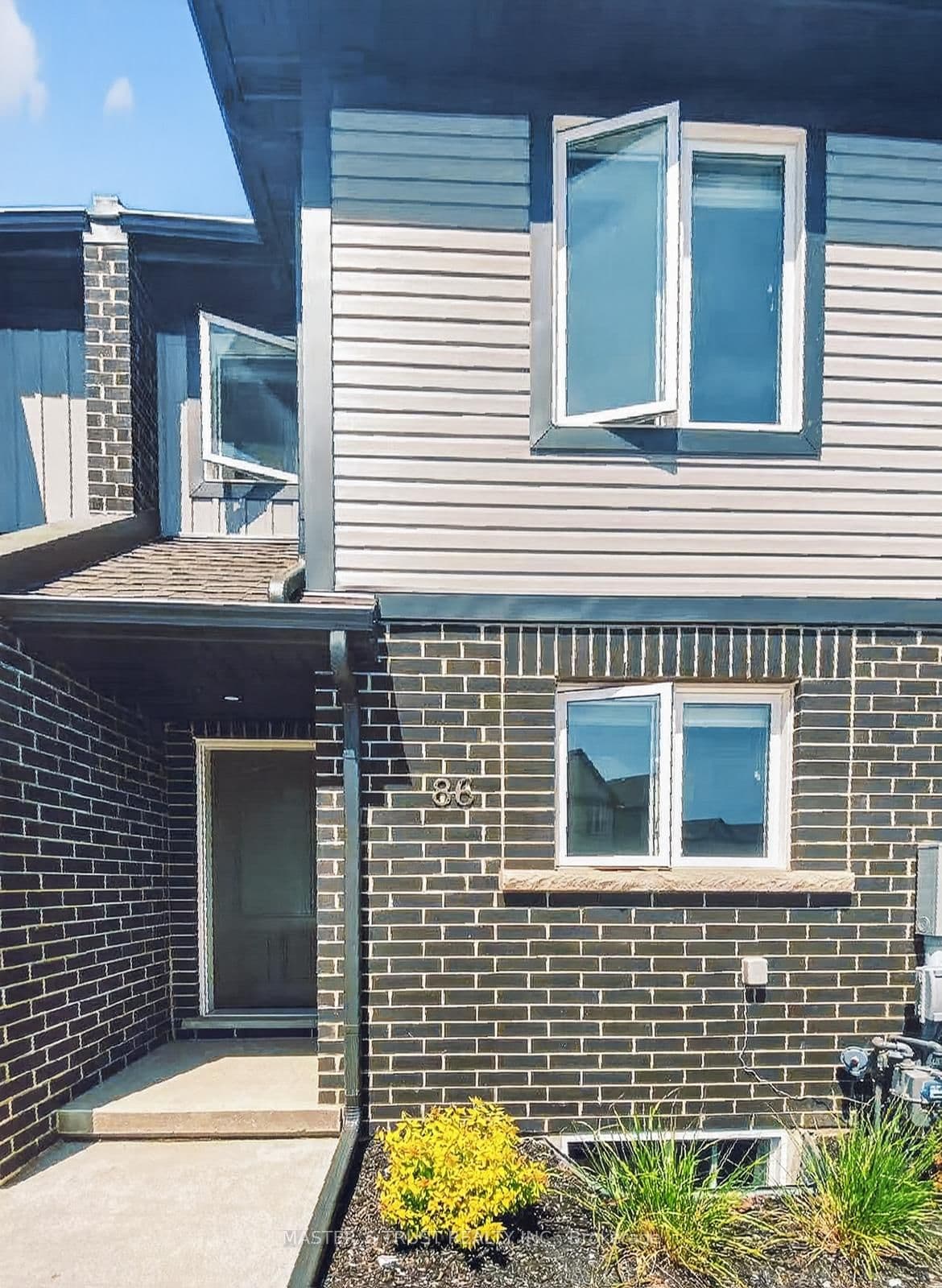 Condo Townhouse at 86- 7768 Ascot Circle, Niagara Falls, ON - Photo 2 - RE/MAX Garden City Realty
