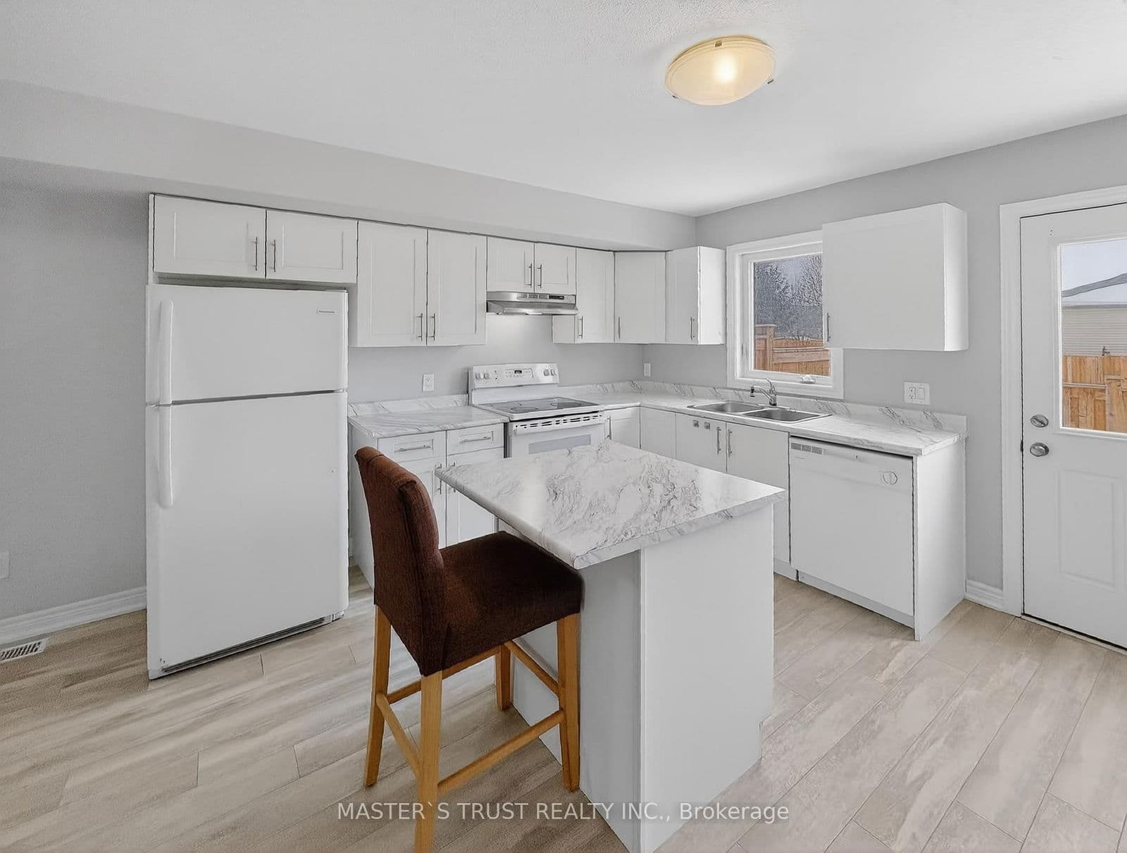 Condo Townhouse at 86- 7768 Ascot Circle, Niagara Falls, ON - Photo 3 - RE/MAX Garden City Realty