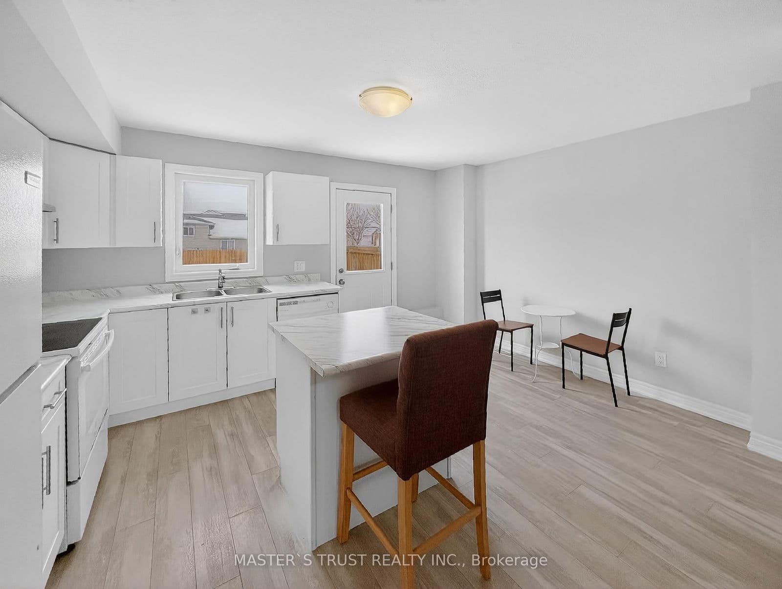 Condo Townhouse at 86- 7768 Ascot Circle, Niagara Falls, ON - Photo 7 - RE/MAX Garden City Realty