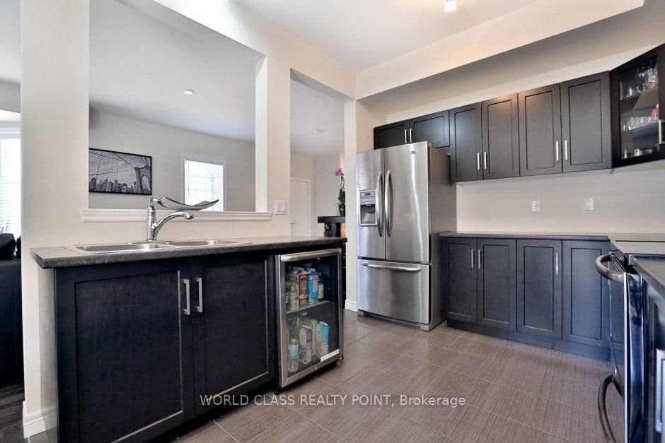 Att/Row/Townhouse at 38- 7 Lakelawn Road, Grimsby, ON - Photo 7 - RE/MAX Garden City Realty