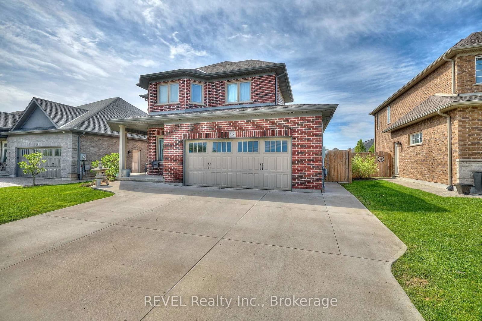 Detached at 18 BREWERTON Boulevard, Pelham, ON - Photo 2 - RE/MAX Garden City Realty