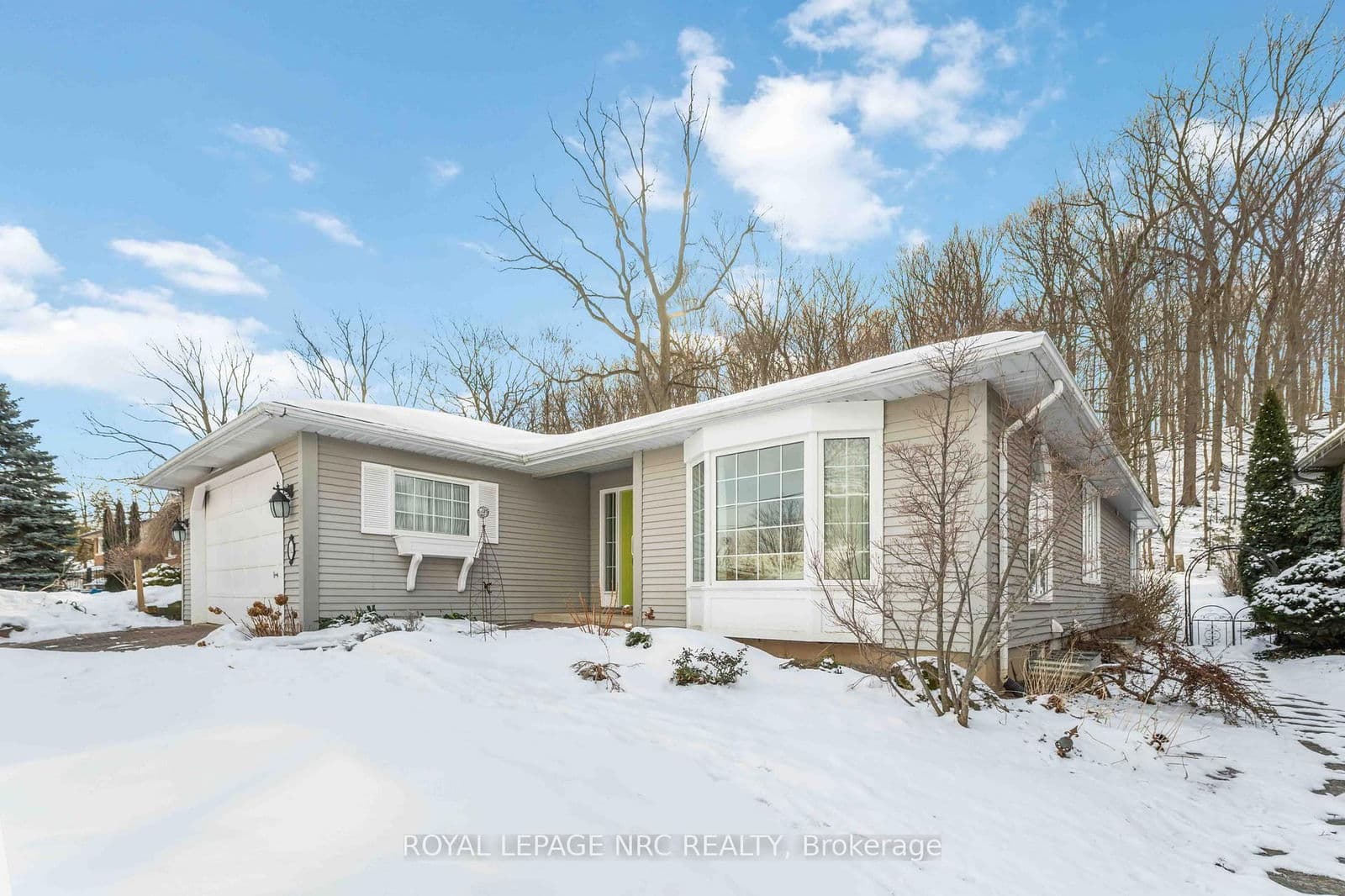 Detached at 192 Woodside Drive, St. Catharines, ON - Photo 2 - RE/MAX Garden City Realty