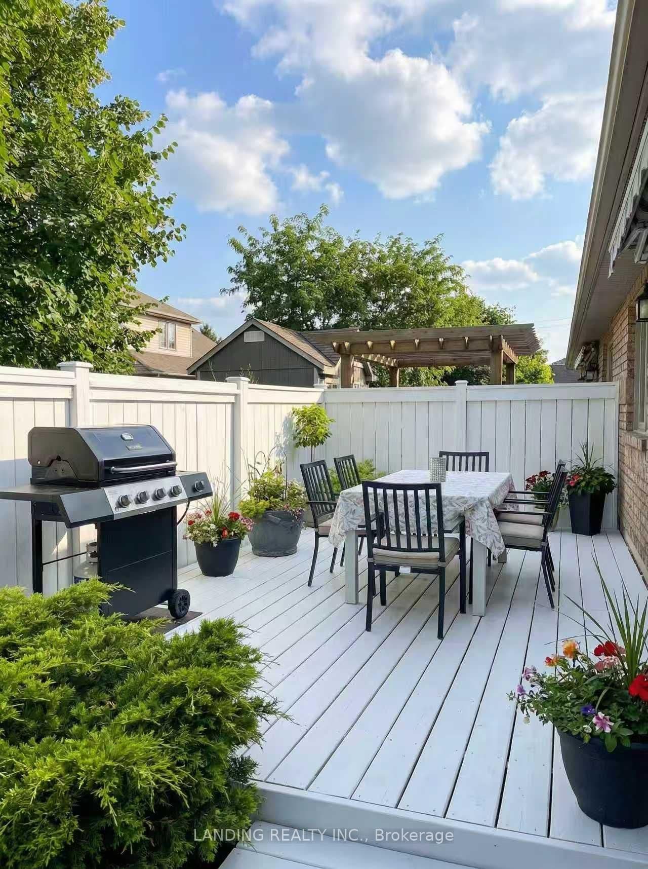 Semi-Detached at 32 RED HAVEN Drive, Grimsby, ON - Photo 17 - RE/MAX Garden City Realty