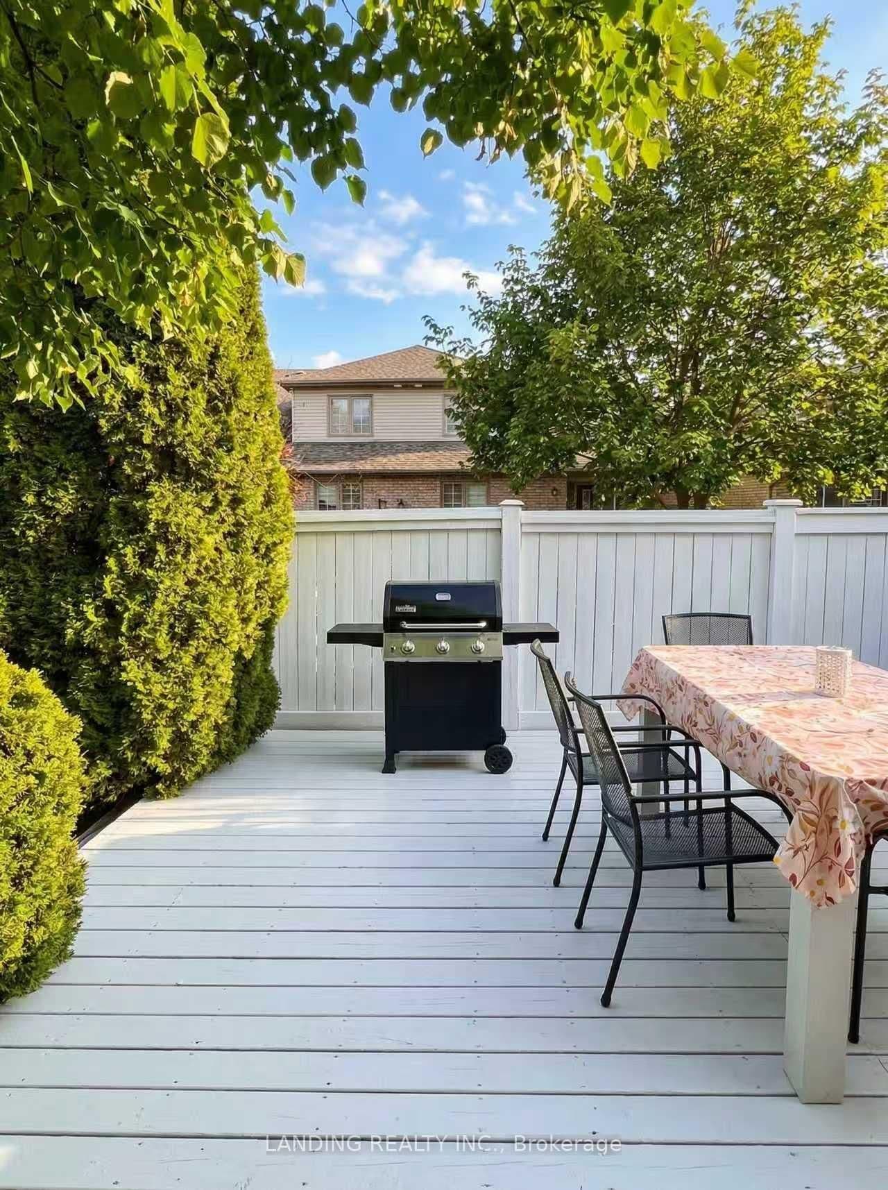 Semi-Detached at 32 Red Haven Drive, Grimsby, ON - Photo 14 - RE/MAX Garden City Realty