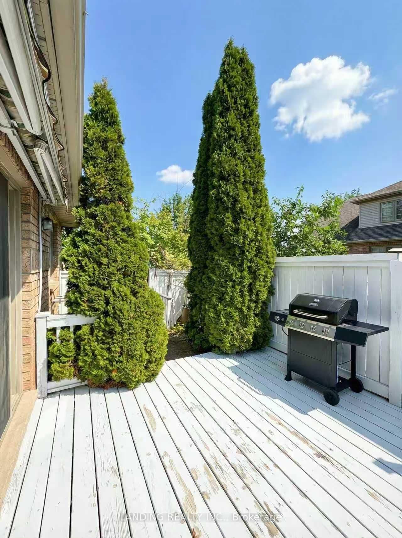 Semi-Detached at 32 Red Haven Drive, Grimsby, ON - Photo 2 - RE/MAX Garden City Realty