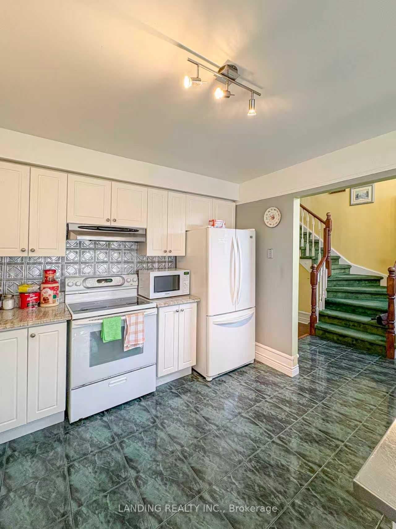 Semi-Detached at 32 Red Haven Drive, Grimsby, ON - Photo 20 - RE/MAX Garden City Realty