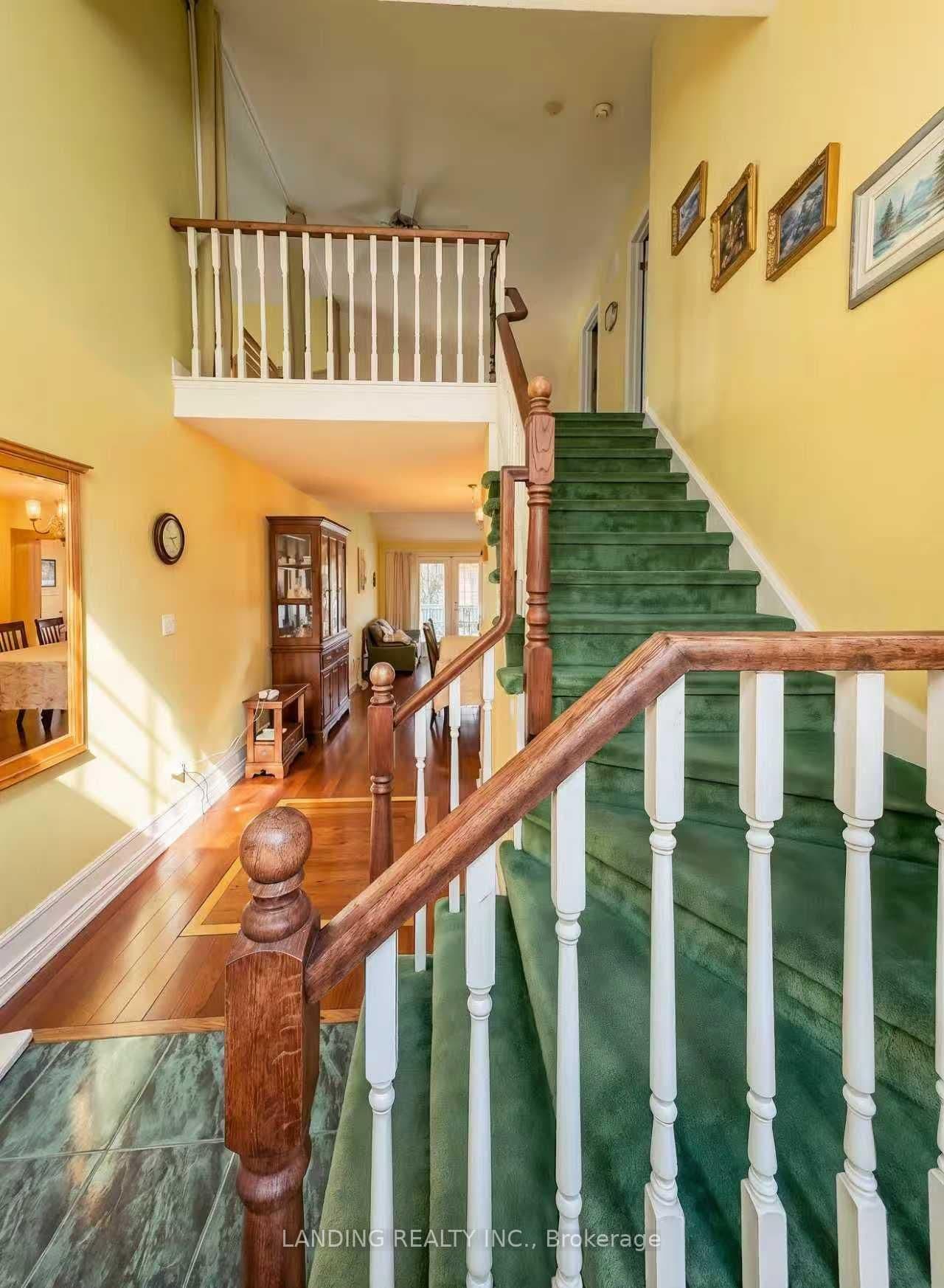 Semi-Detached at 32 Red Haven Drive, Grimsby, ON - Photo 4 - RE/MAX Garden City Realty