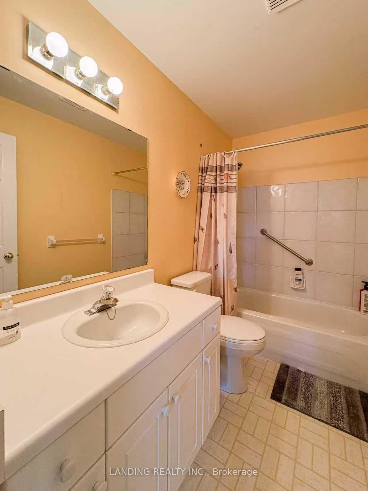 Semi-Detached at 32 Red Haven Drive, Grimsby, ON - Photo 8 - RE/MAX Garden City Realty